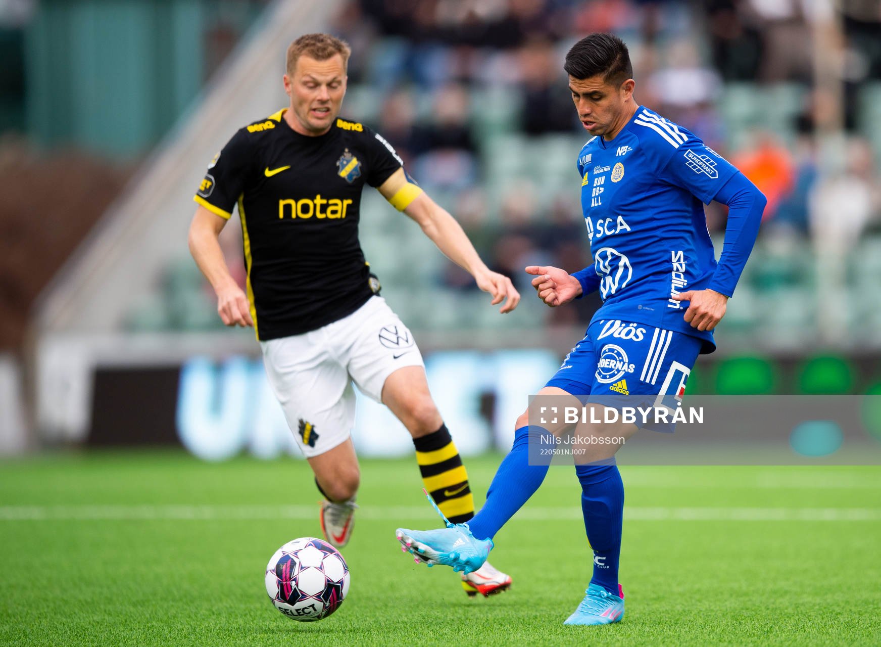 s Sebastian Larsson och Sundsvalls Joe Corona