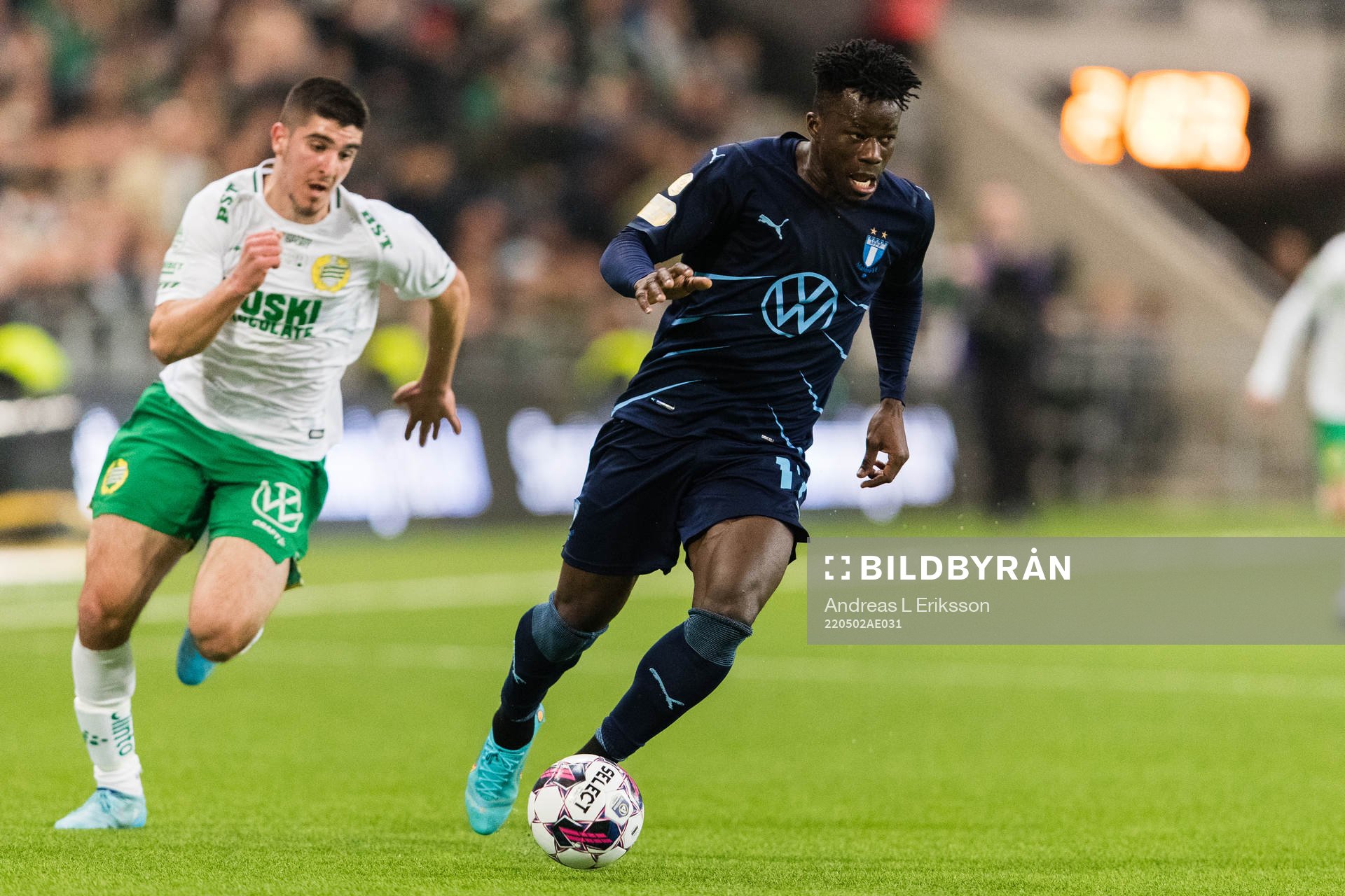 Hammarbys Mayckel Lahdo och Malmö FFs Malik Abubakari