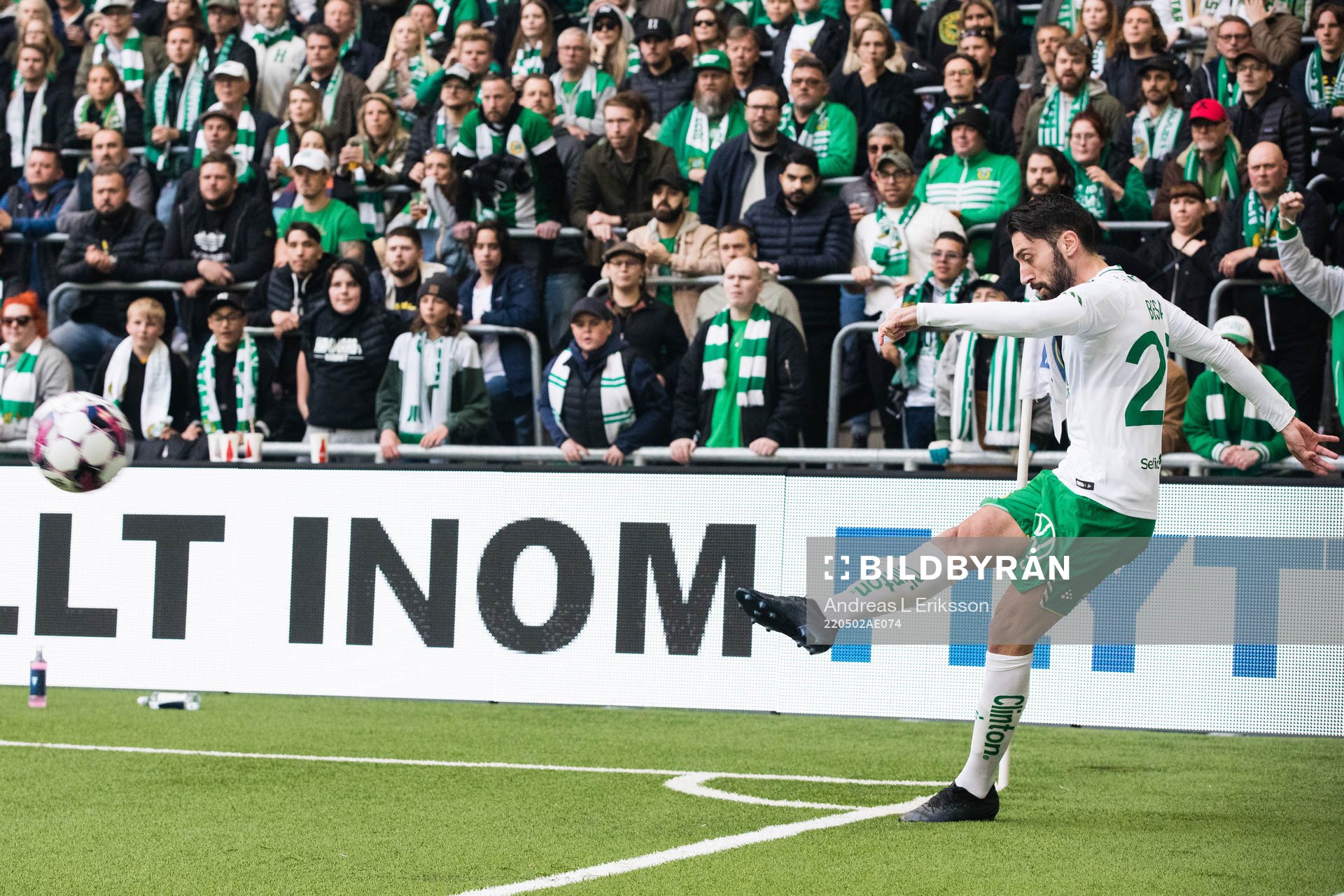 Hammarbys Nahir Besara med en hörna