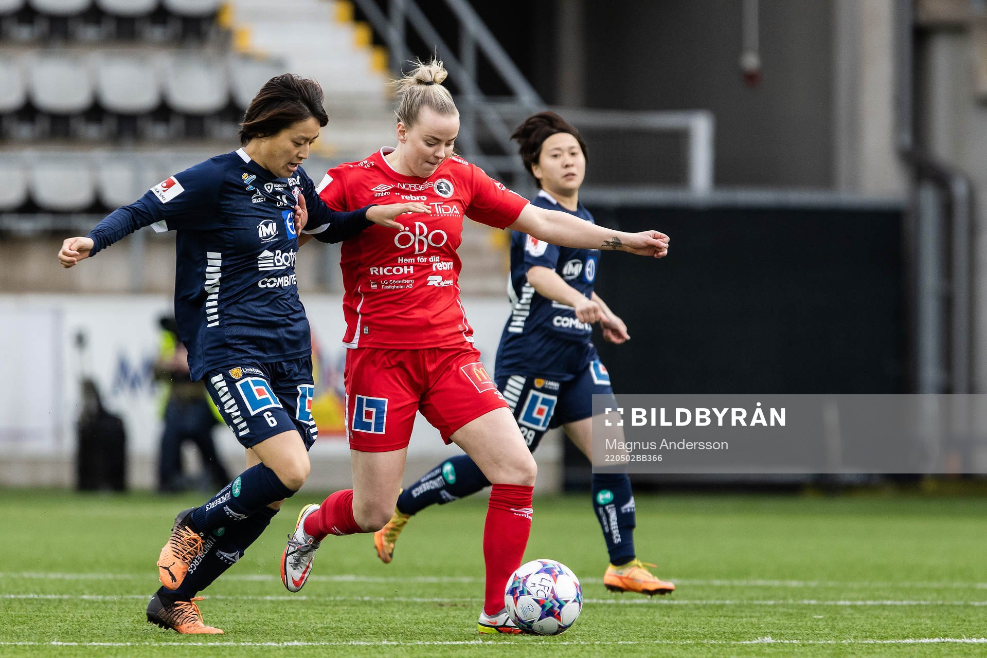 Linköpings Saori Takarada och Örebros Berglind Ros