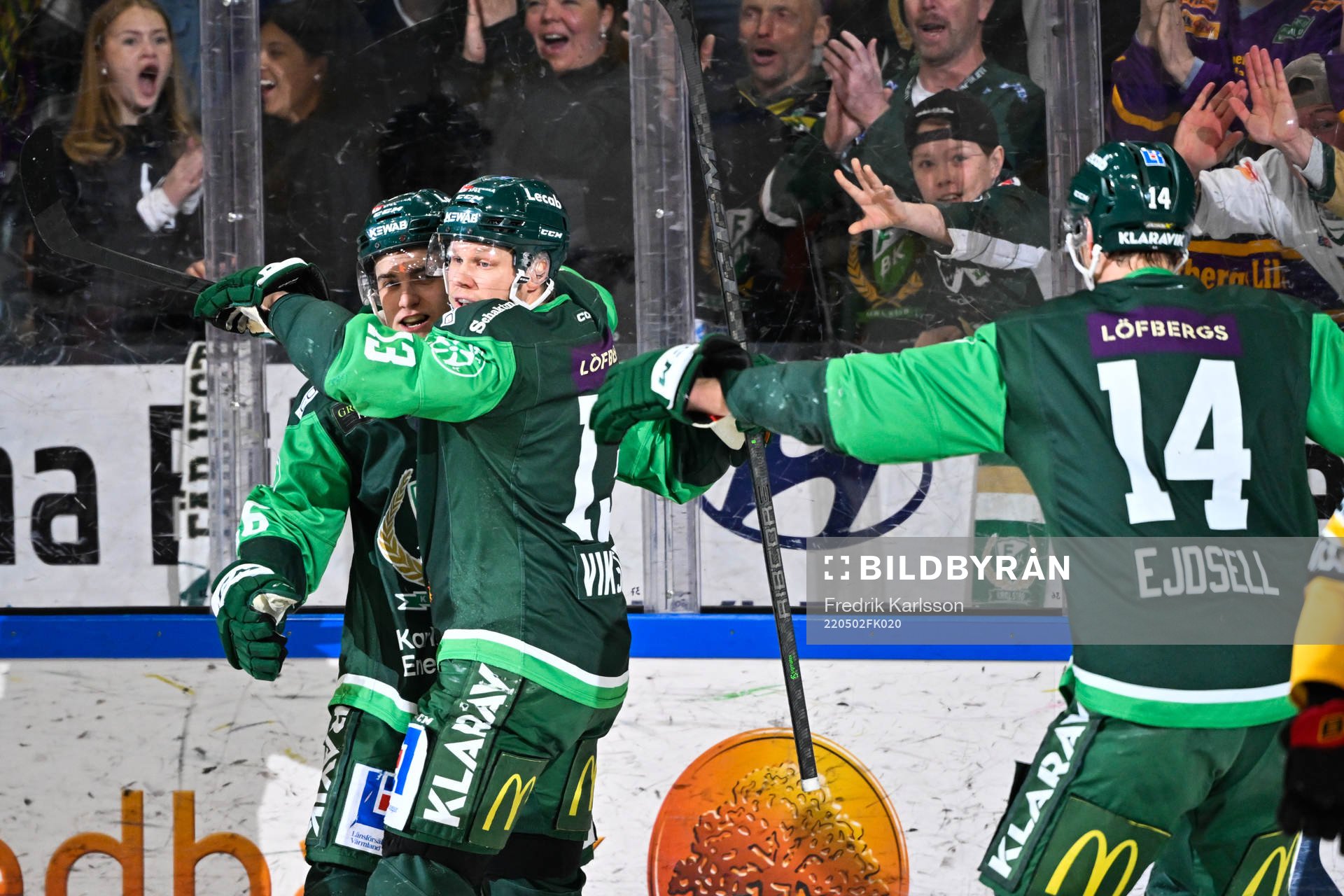Färjestads Joel Nyström och Daniel Viksten jublar