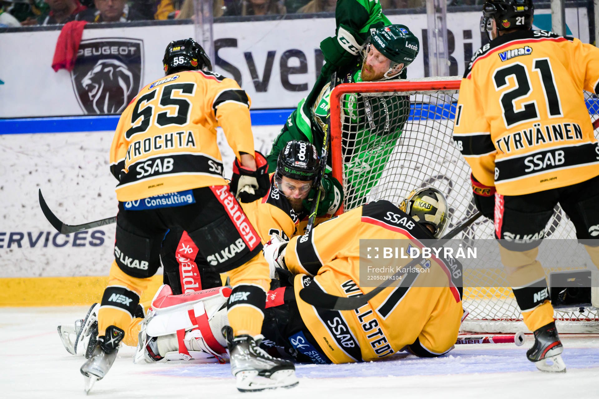 Färjestads Pontus Widerström och Luleås Olli Nikupeteri
