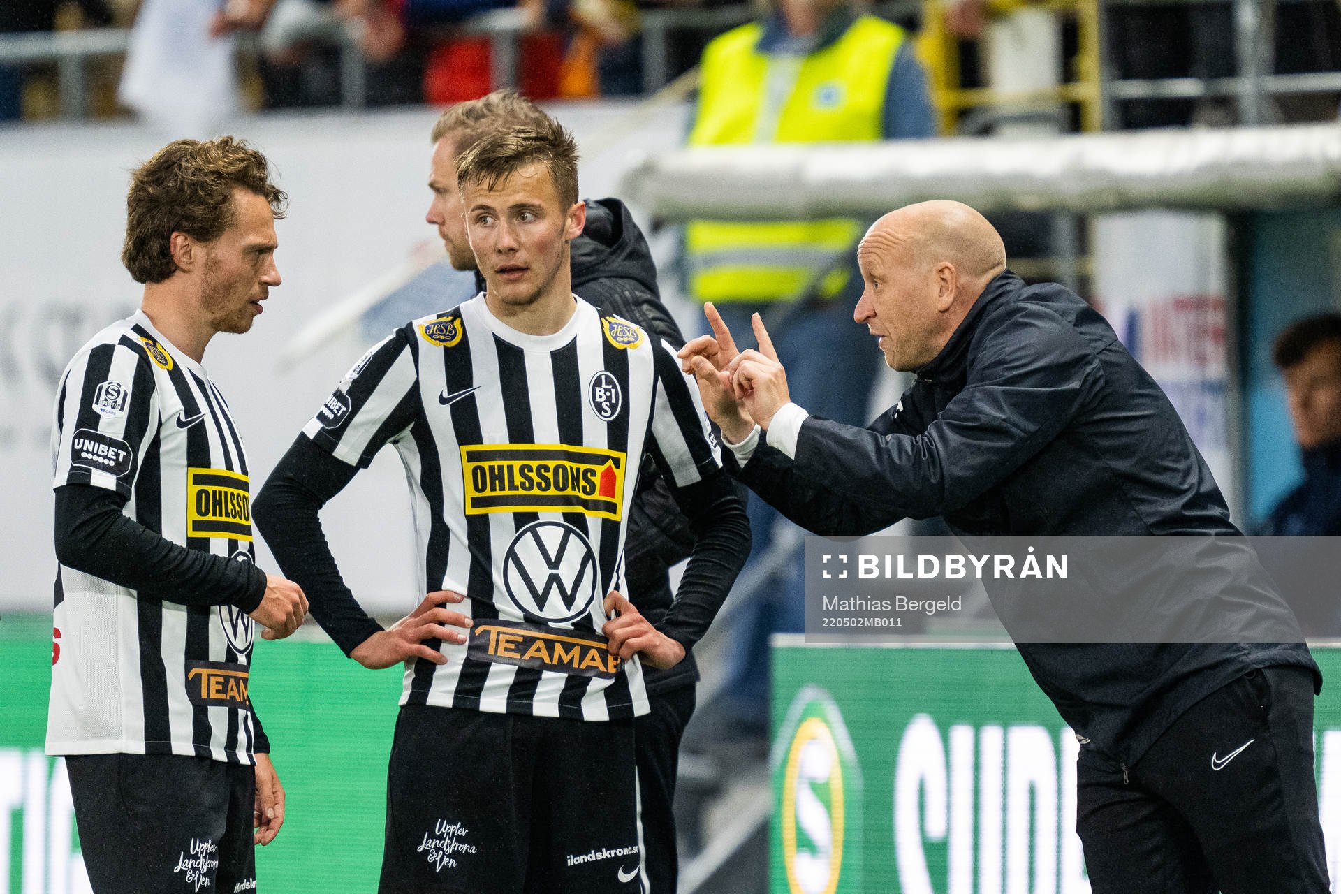 Landskronas Filip Ottosson och Melker Heier pratar med
