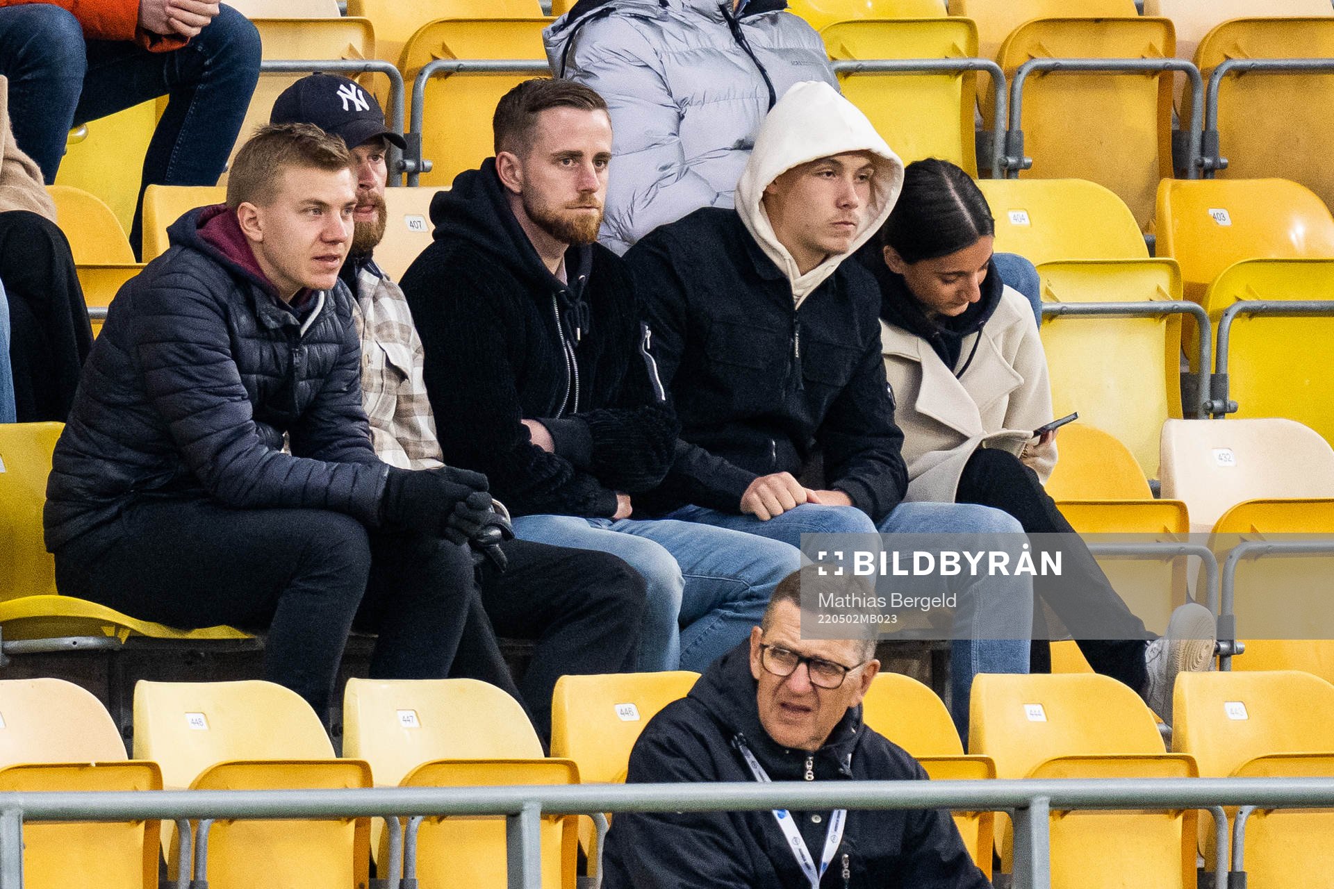 Elfsborgs Rasmus Alm och Jacob Ondrejka på läktaren