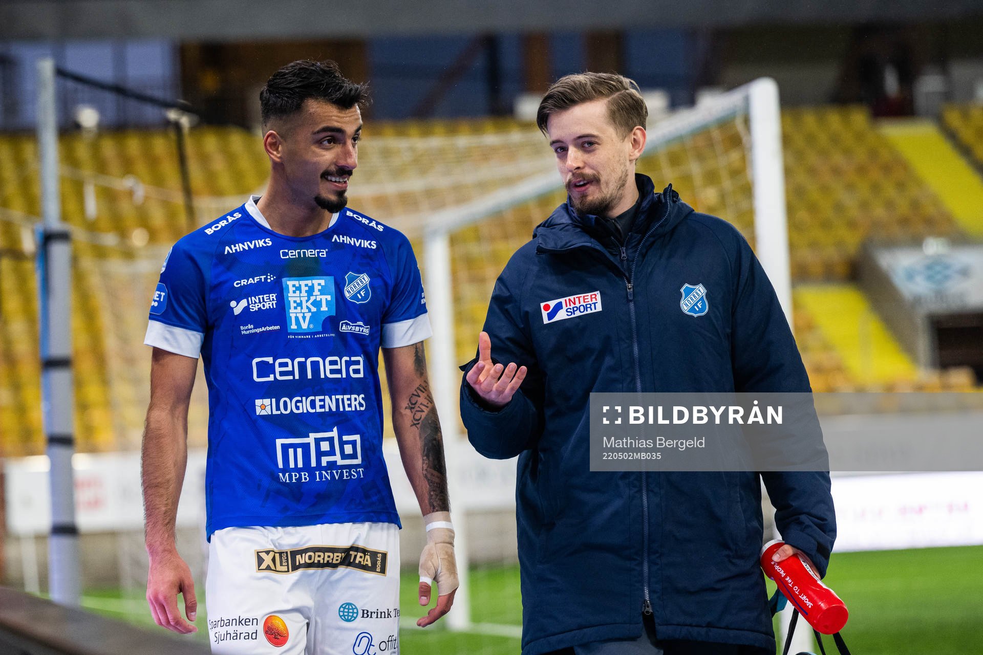 Norrbys Abbas Mohamad lämnar plan efter skada under fotbollsmatchen i Superettan mellan Norrby och Landskrona den 2 maj 2022 i Borås. 