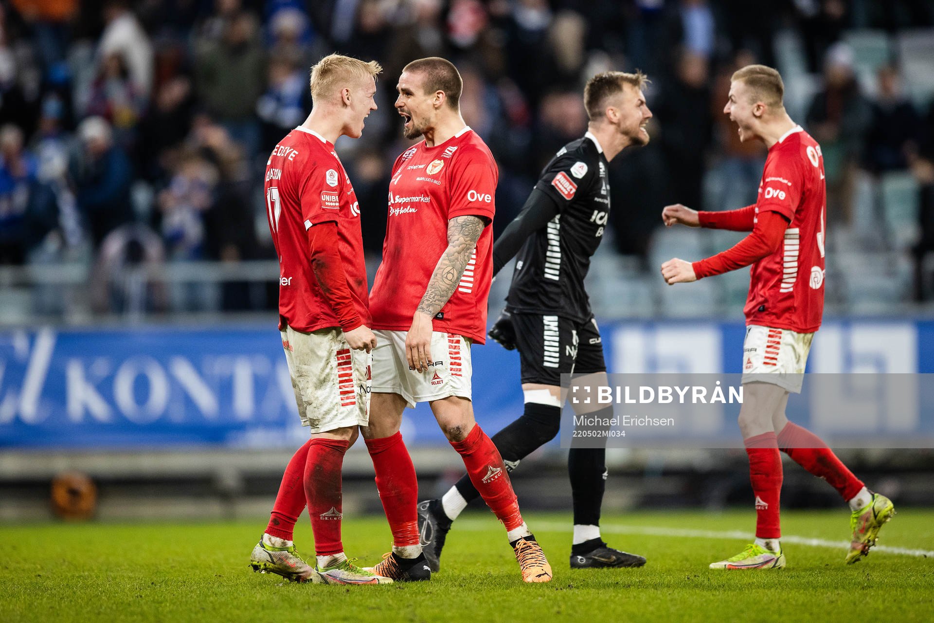 Kalmars Carl Gustafsson och Douglas Bergqvist jublar efter fotbollsmatchen i Allsvenskan mellan IFK Göteborg och Kalmar den 2 maj 2022 i Göteborg.