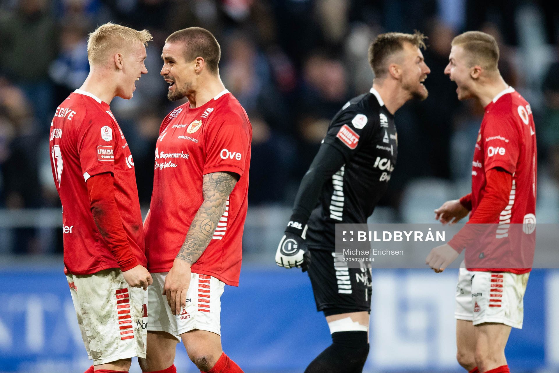 Kalmars Carl Gustafsson jublar  ihop med Douglas Bergqvist
