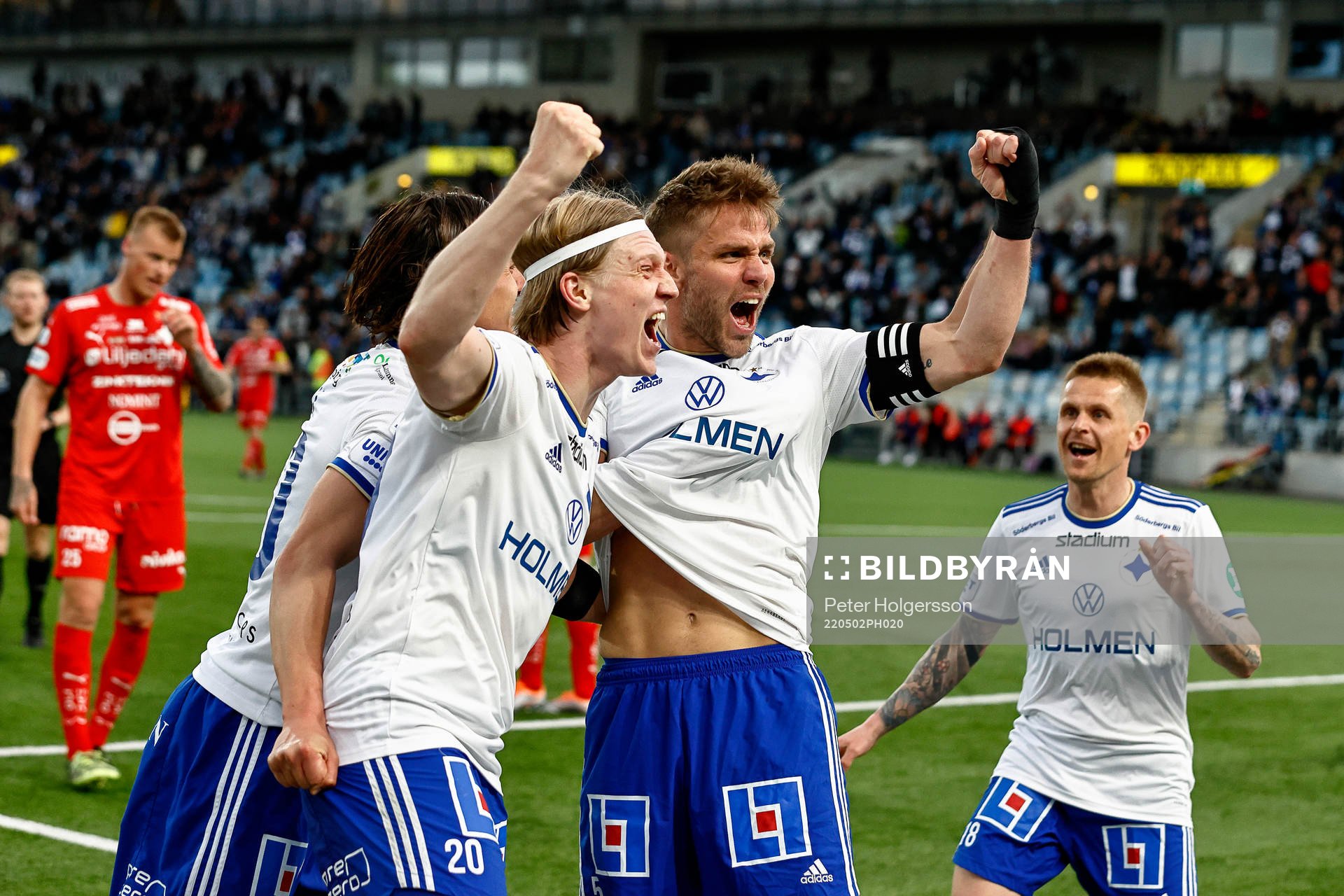 IFK Norrköpings Daniel Fritz Eid och Christoffer Nyman jublar efter mål 2-0 under fotbollsmatchen i Allsvenskan mellan IFK Norrköping och Värnamo den 2 maj 2022 i Norrköping.