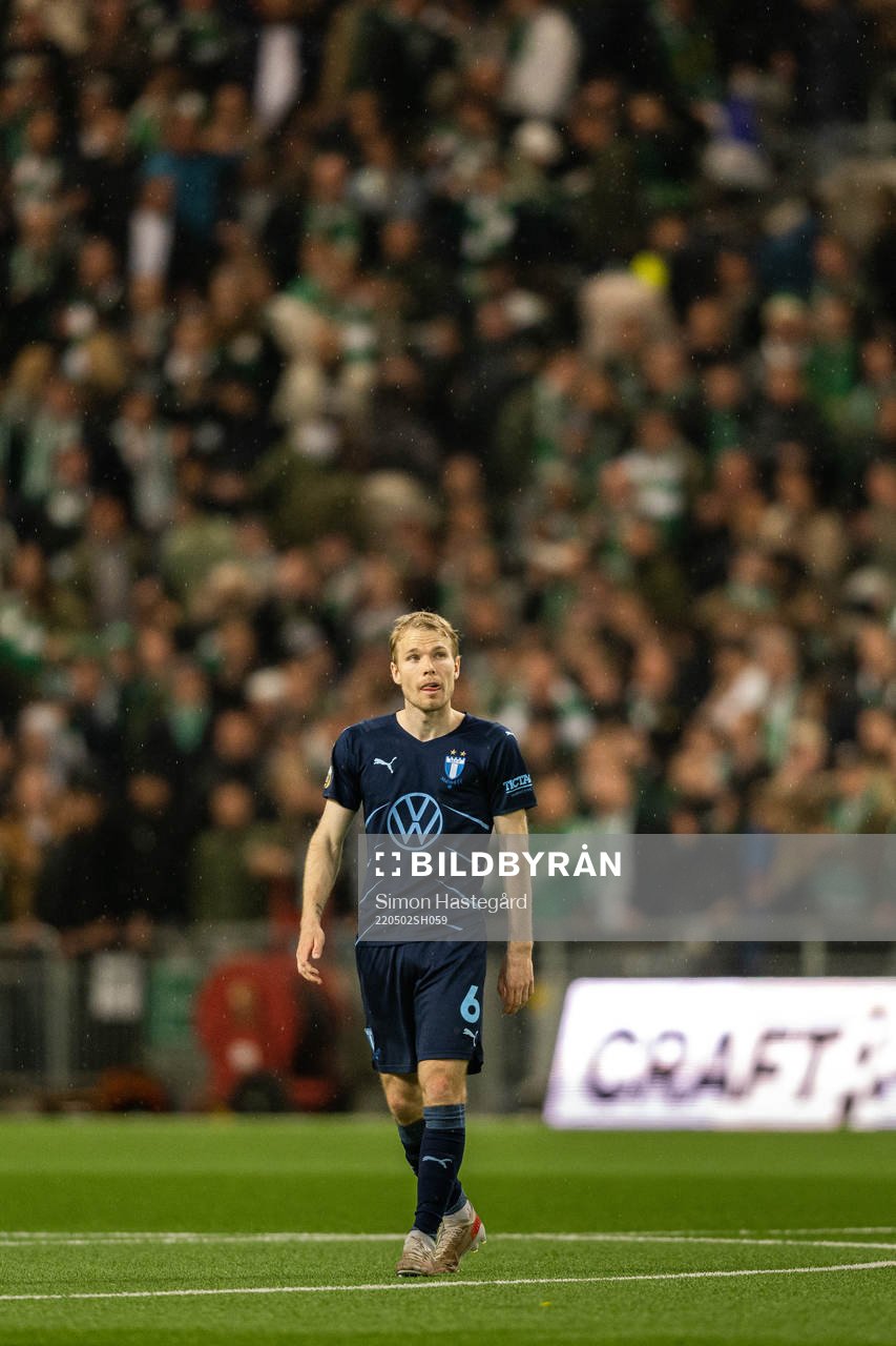 Malmö FFs Oscar Lewicki deppar