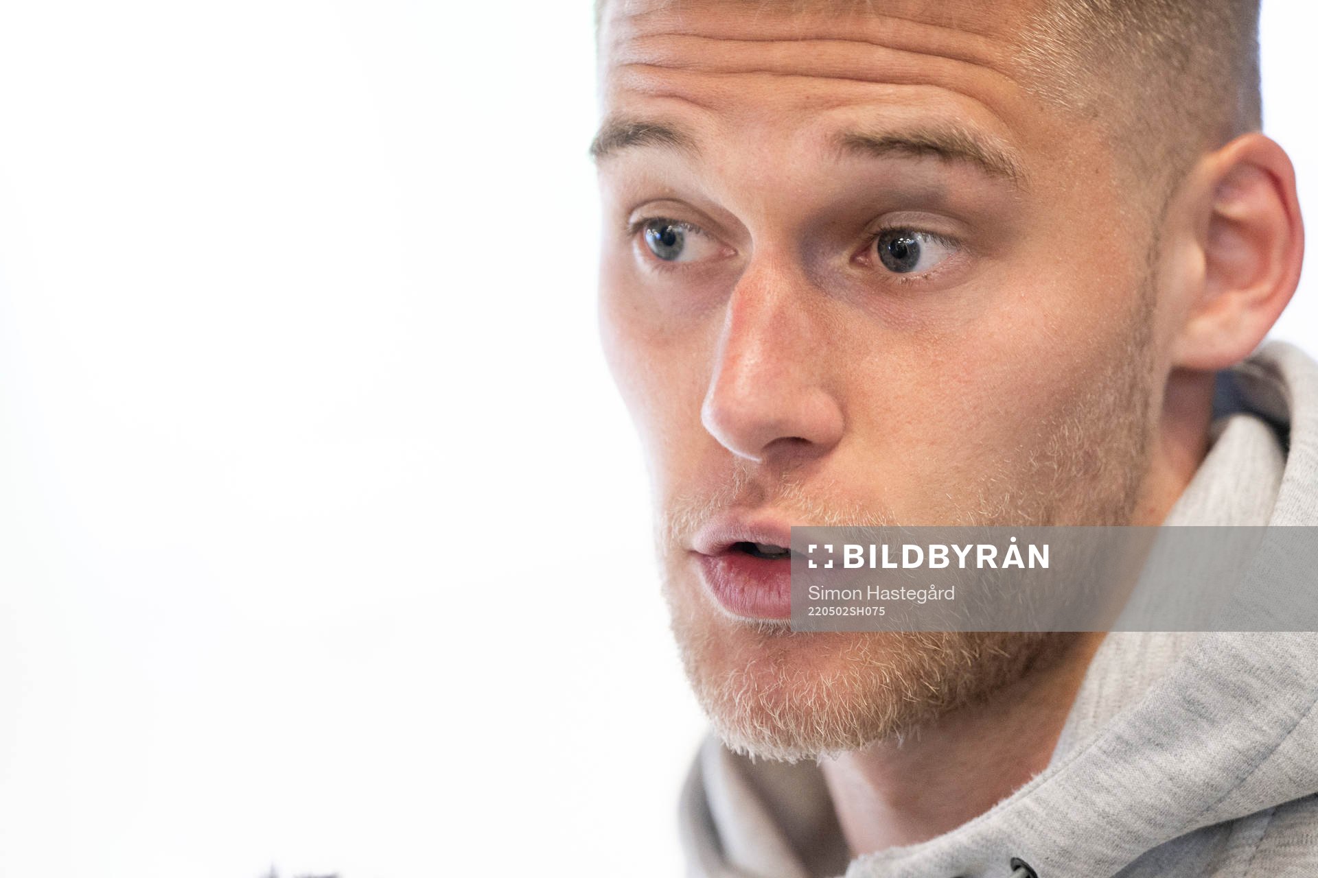 Malmö FFs Felix Beijmo  i mixade zonen efter fotbollsmatchen i Allsvenskan mellan Hammarby och Malmö FF den 2 maj 2022 i Stockholm. 