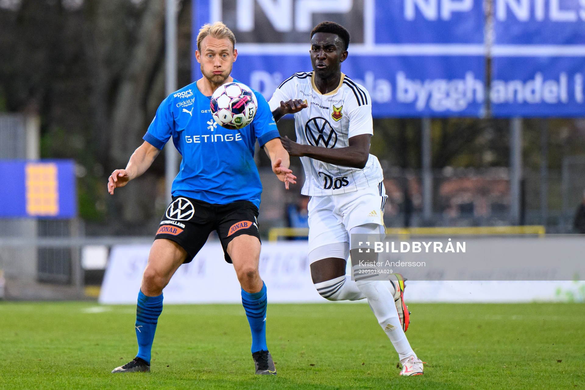 Halmstads Mikael Boman och Östersunds Peter Amoran