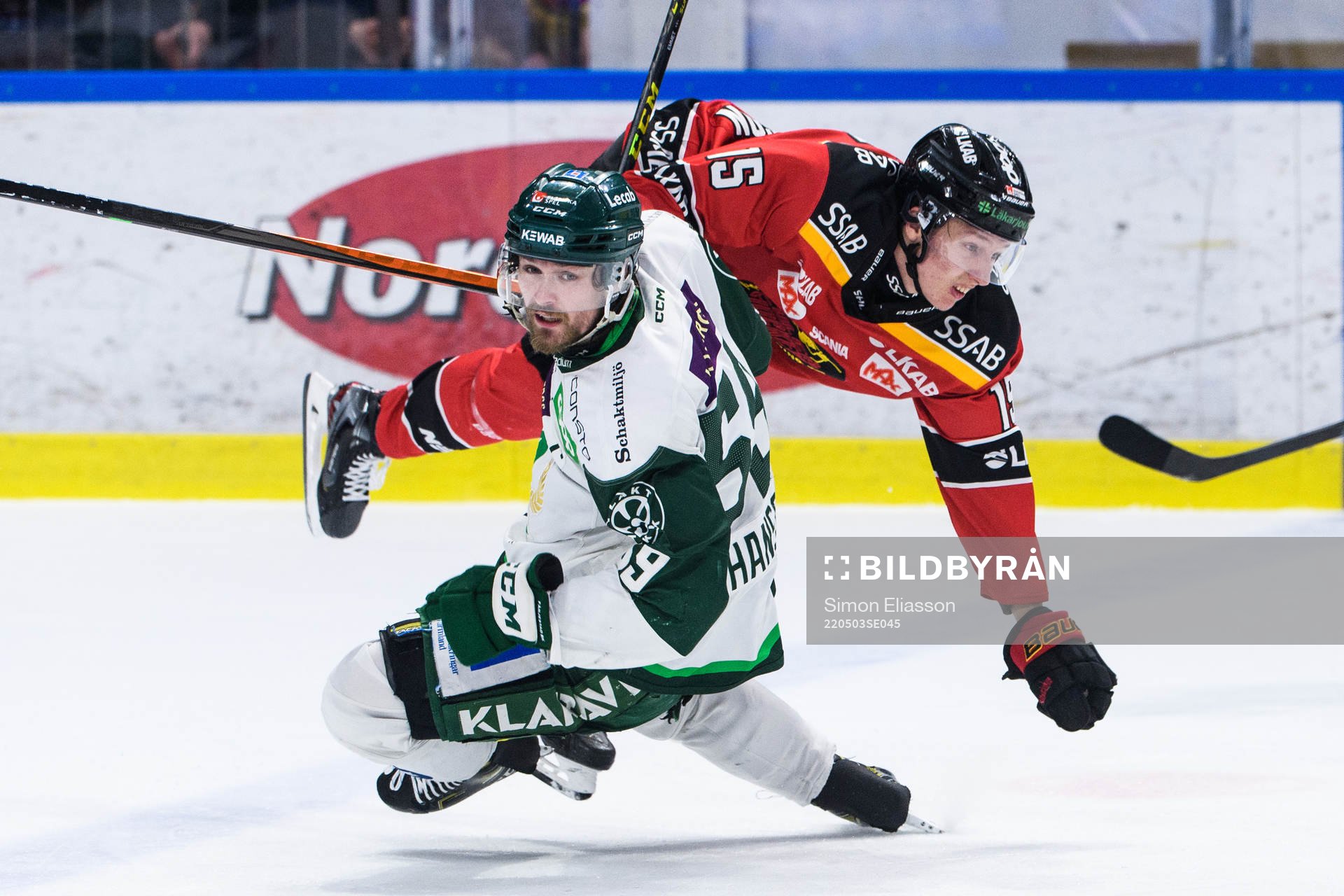 Färjestads Linus Johansson och Luleås Carl Mattsson