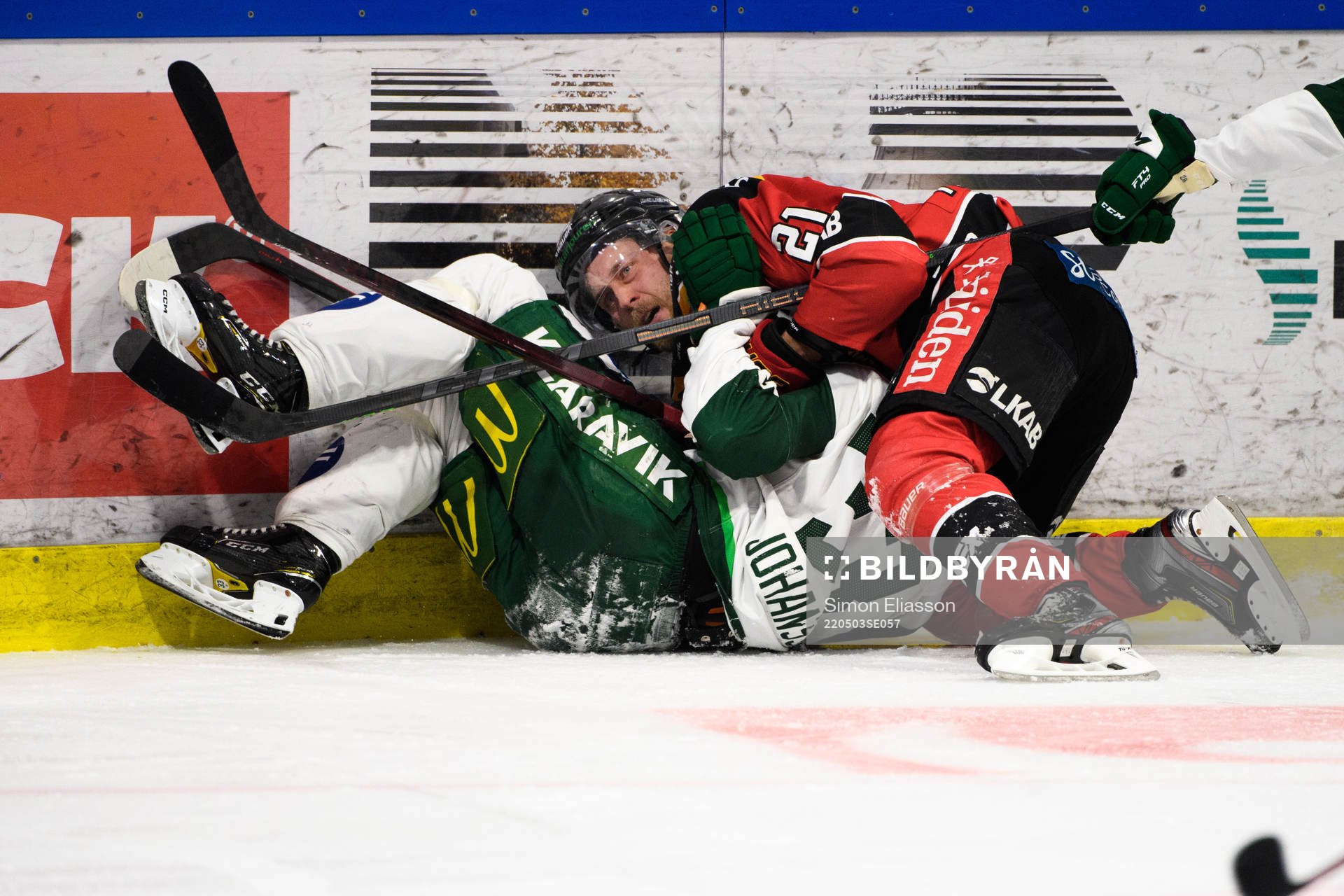 Färjestads Albert Johansson och Luleås Juhani Tyrväinen