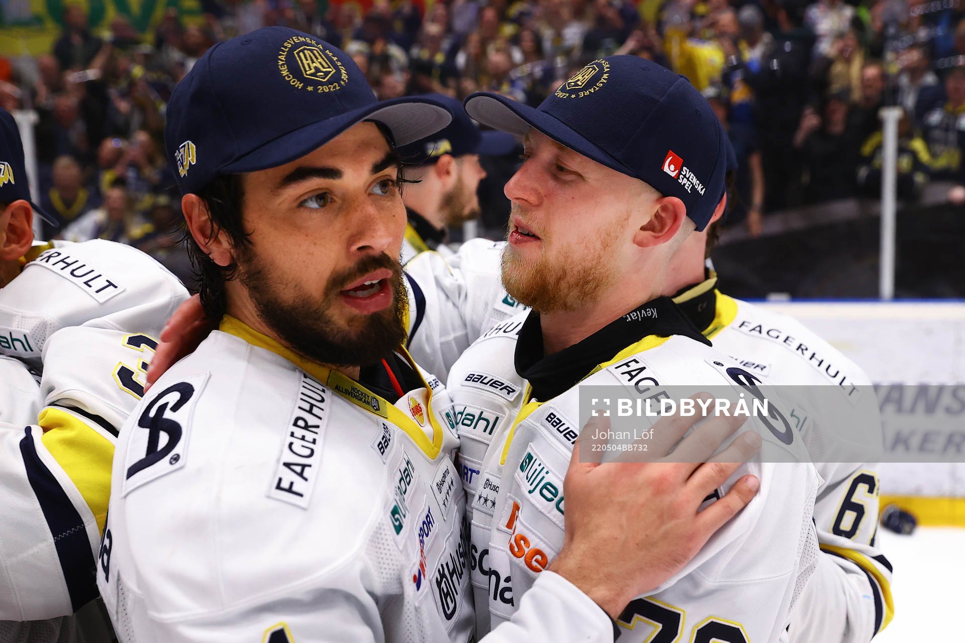 s Tyler Vesel och Jonathan Davidsson jublar
