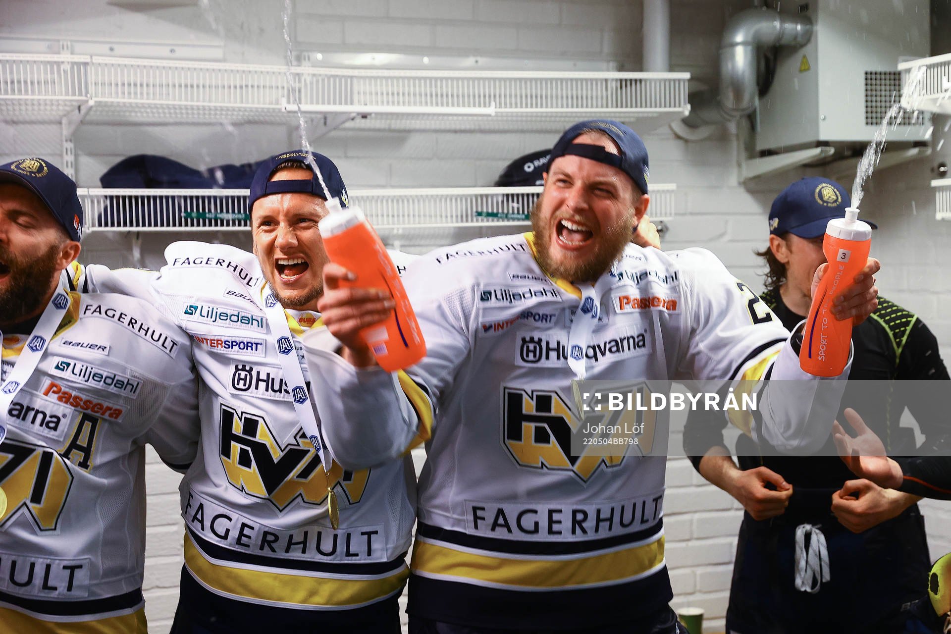 s Daniel Bertov och Oliver Bohm jublar