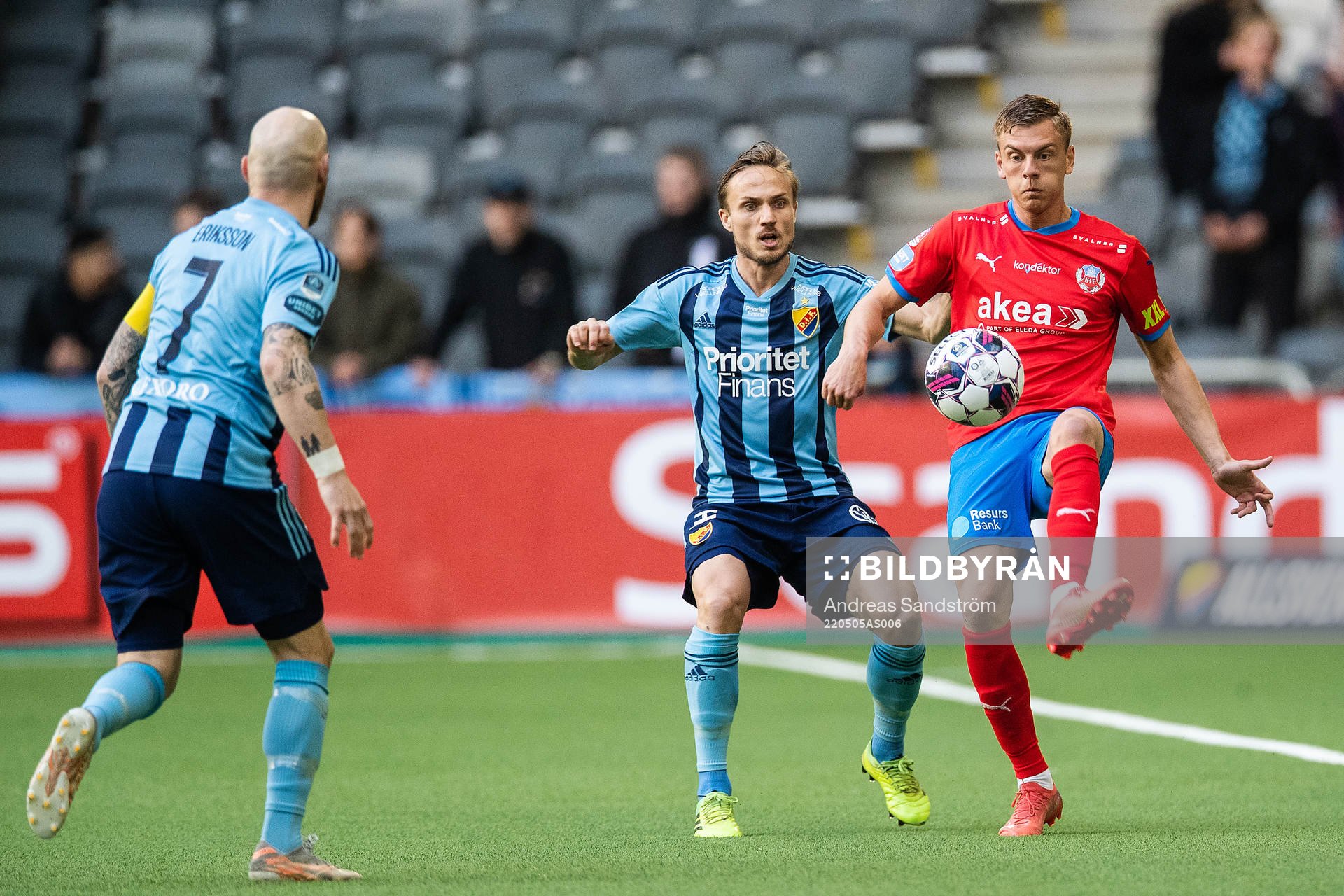 Djurgårdens Pierre Bengtsson och Helsingborgs Dennis Olsson