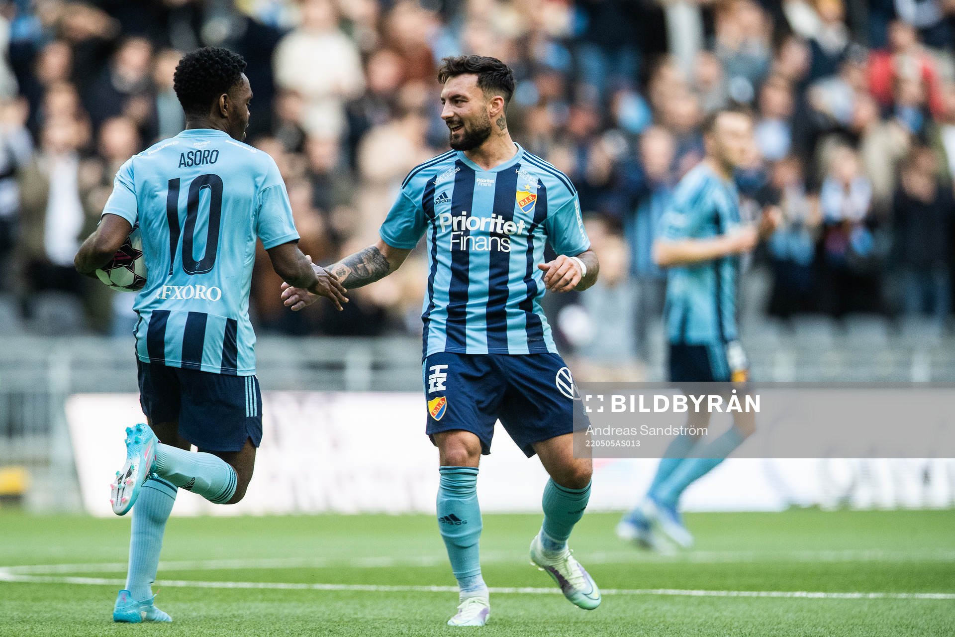 Djurgårdens Joel Asoro och Sead Haksabanovic jublar