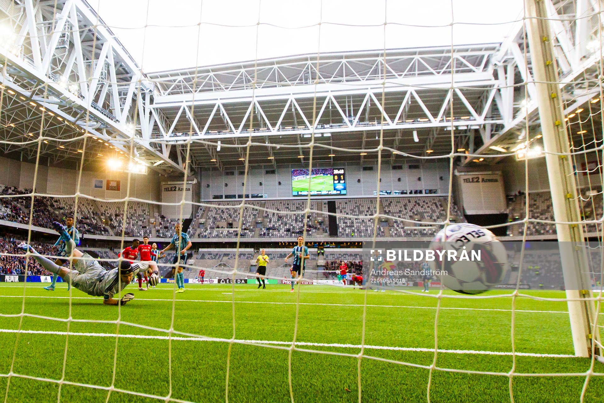Helsingborgs Taha Ali gör 0-2 bakom Djurgårdens målvakt