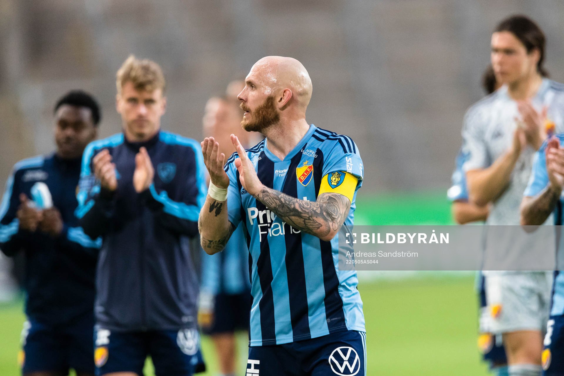 Djurgårdens Magnus Eriksson tackar publiken
