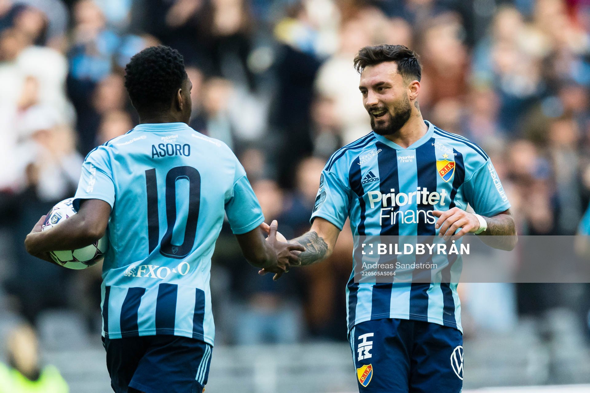 Djurgårdens Sead Haksabanovic jublar med Joel Asoro
