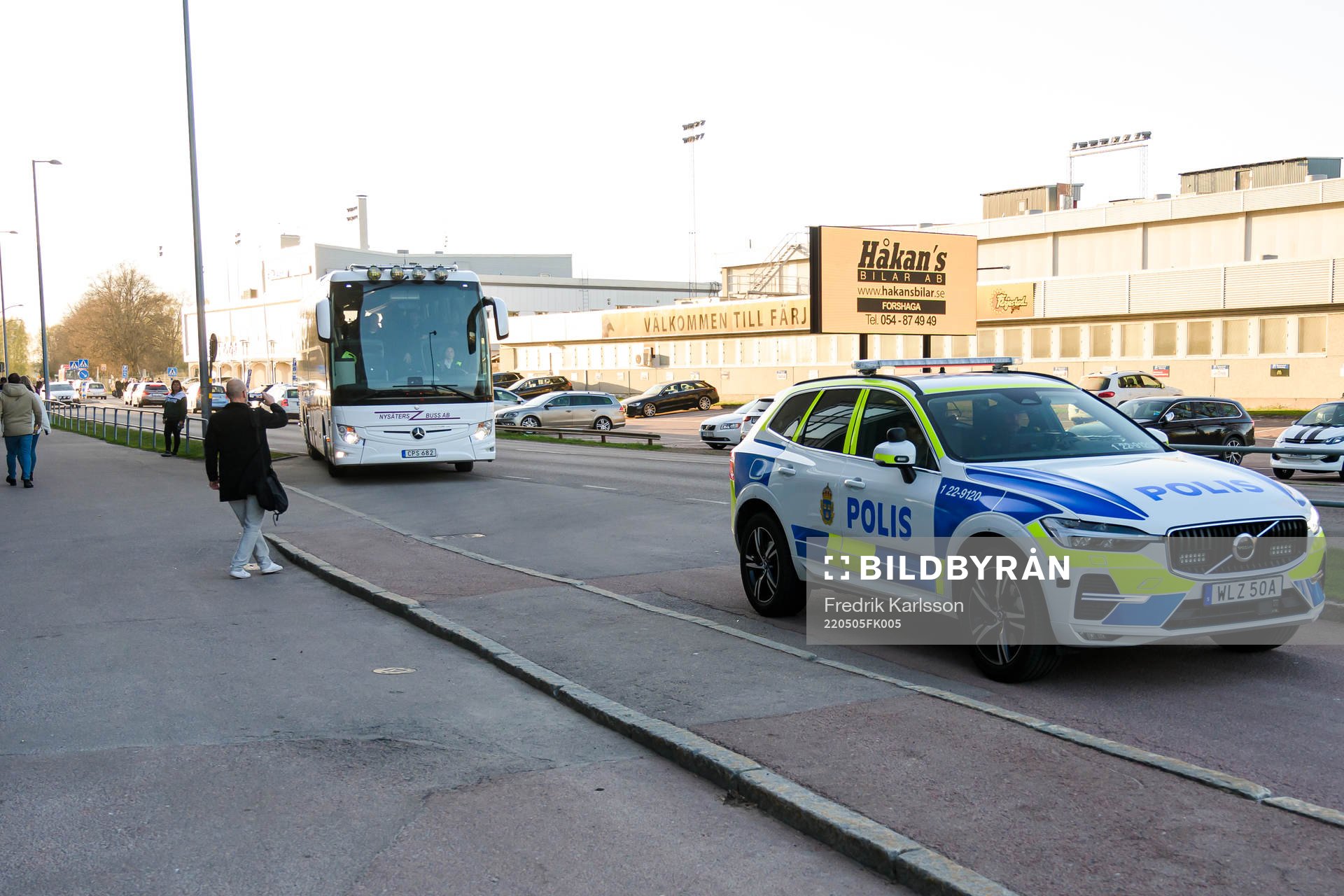 Luleås spelare kommer med poliseskorterad buss