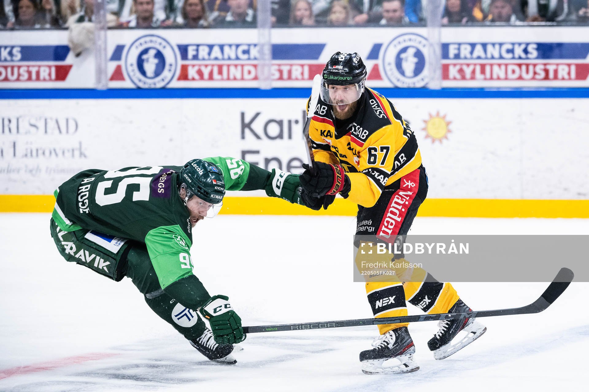 Färjestads Jacob de la Rose och Luleås Linus Omark