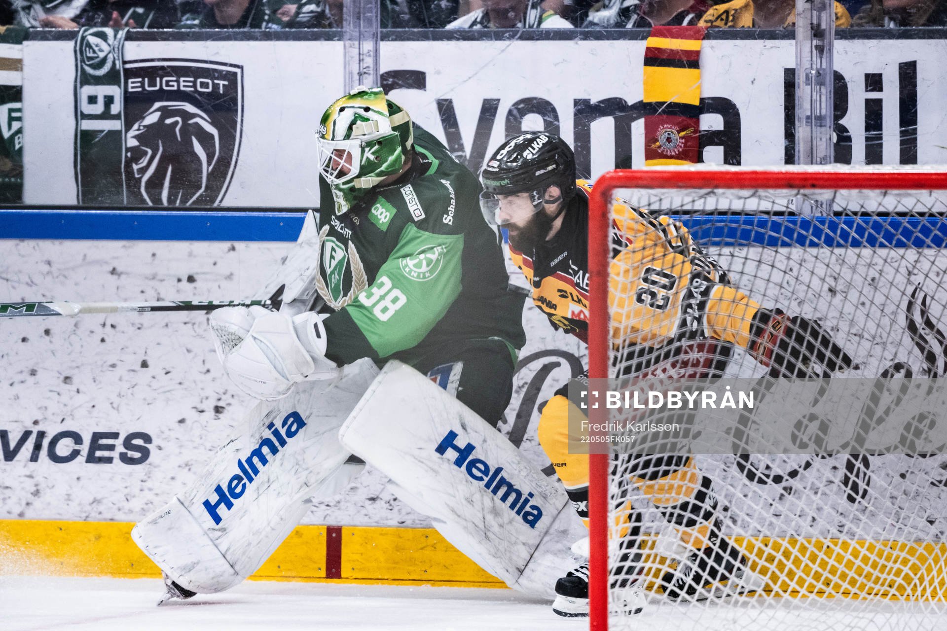 Färjestads målvakt Dominik Furch och Luleås Jack Connolly