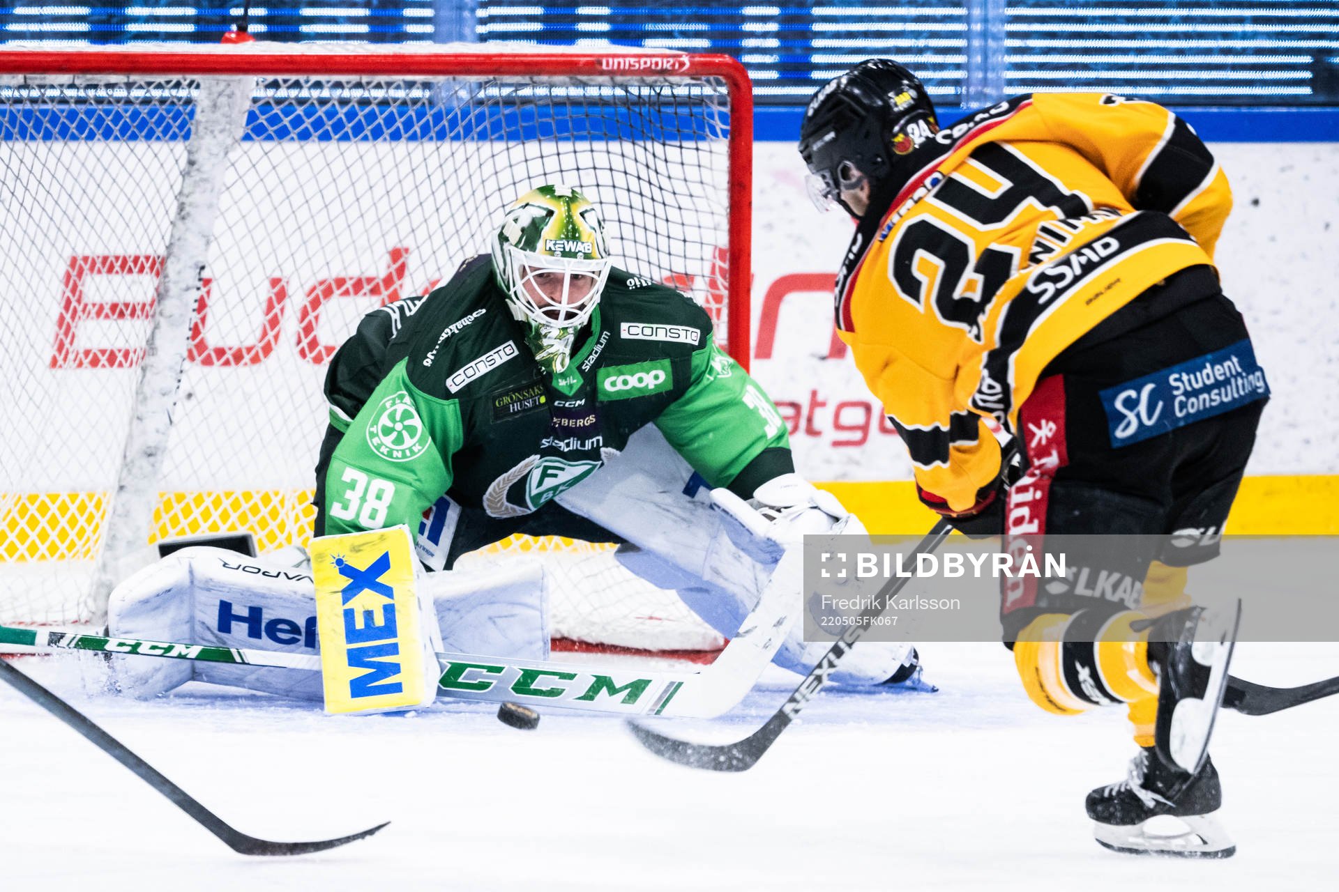 Luleås Brendan Shinnimin gör 2-2 bakom Färjestads