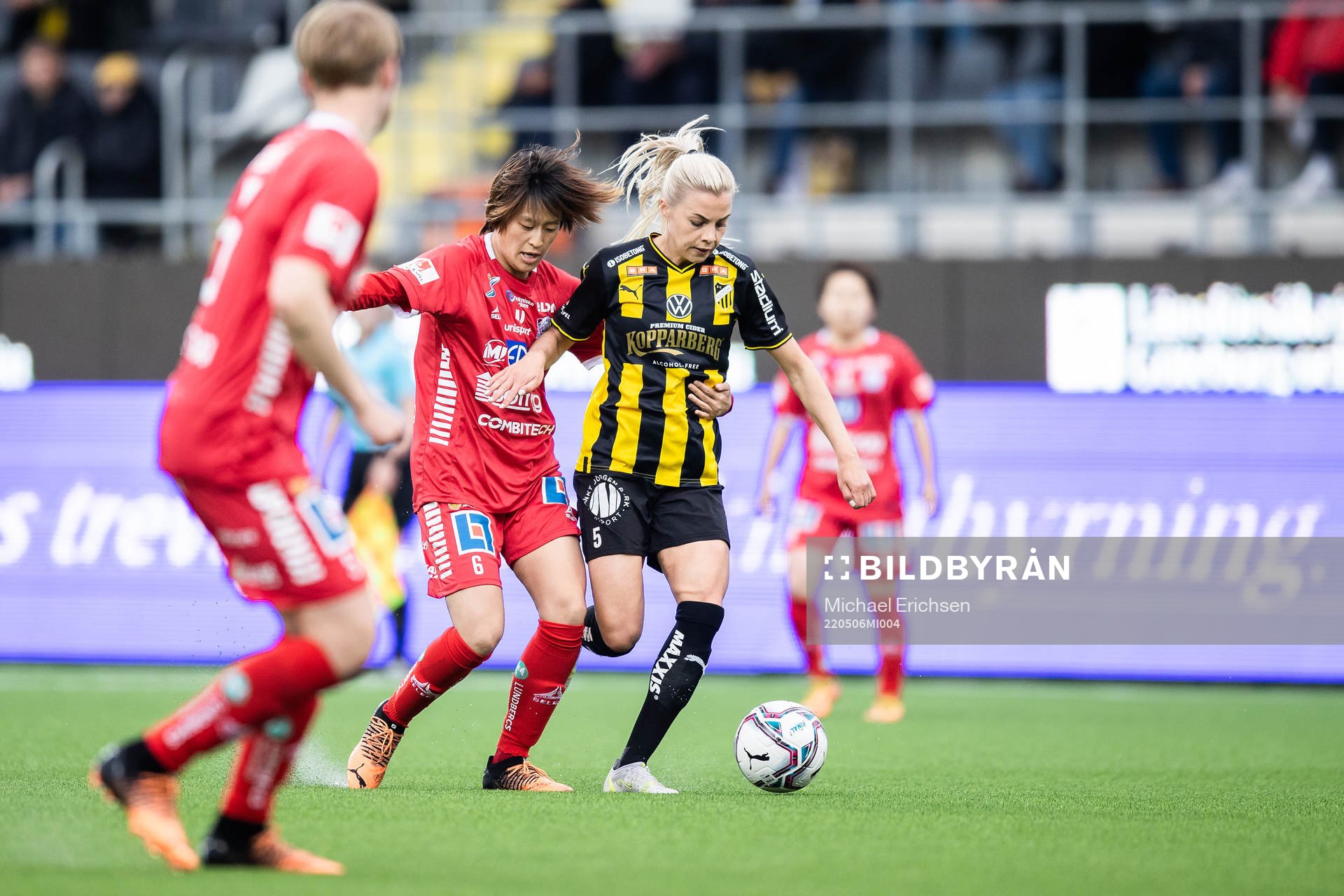 Linköpings Saori Takarada och Häckens Lotta Öqvist