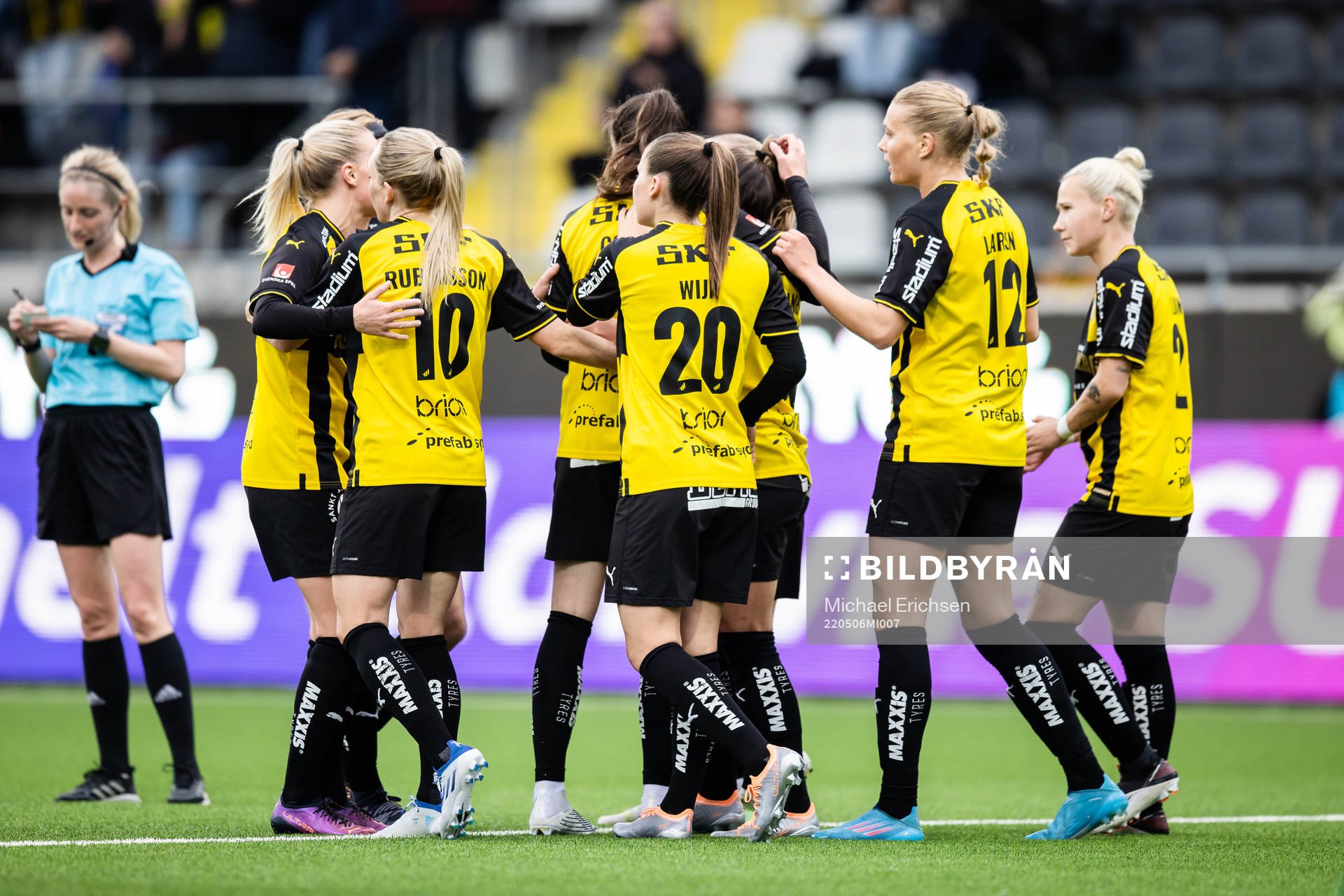 Häckens Johanna Ryttning Kaneryd jublar