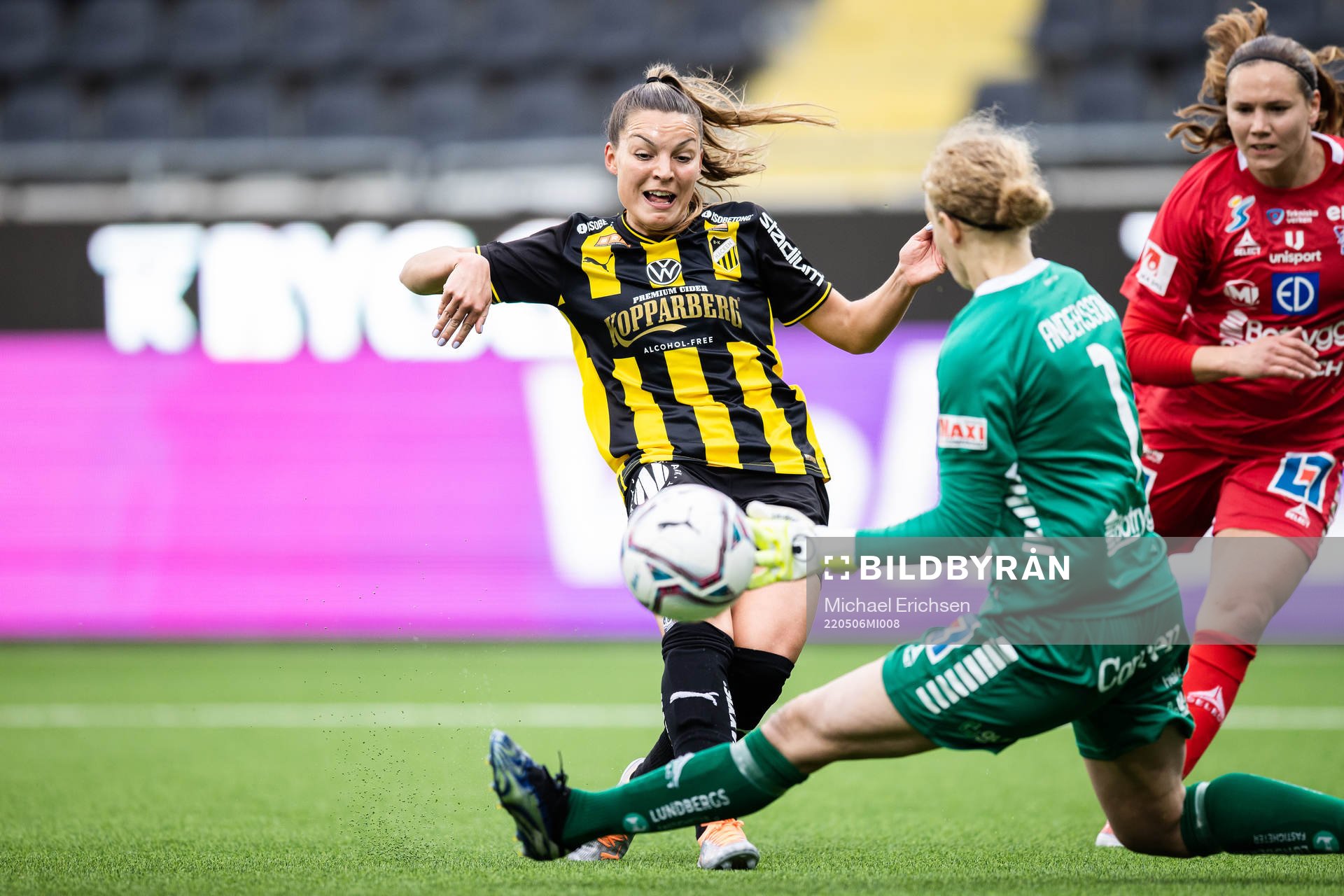Häckens Johanna Ryttning Kaneryd gör 1-0 bakom