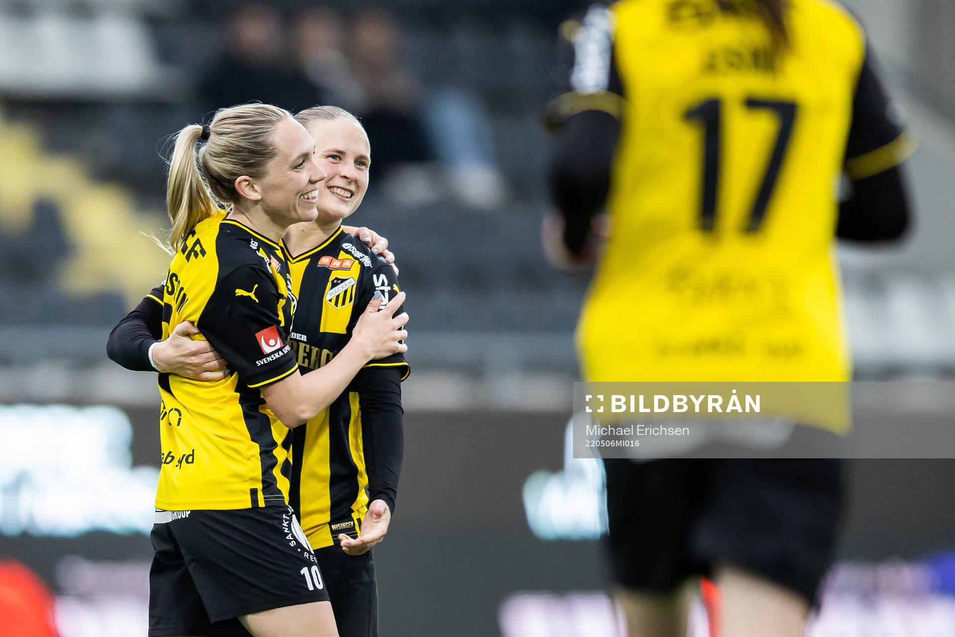 Häckens Elin Rubensson och Filippa Curmark jublar