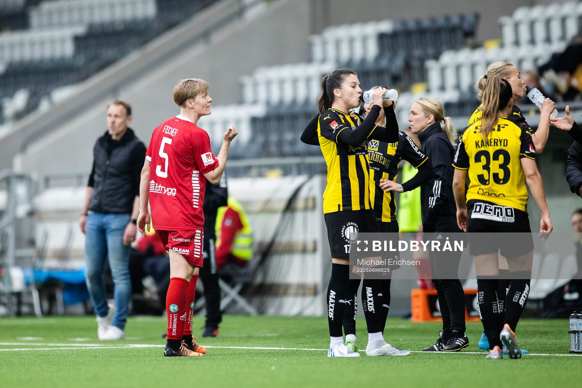 Linköpings Nilla Fischer tilldelas ett rött kort