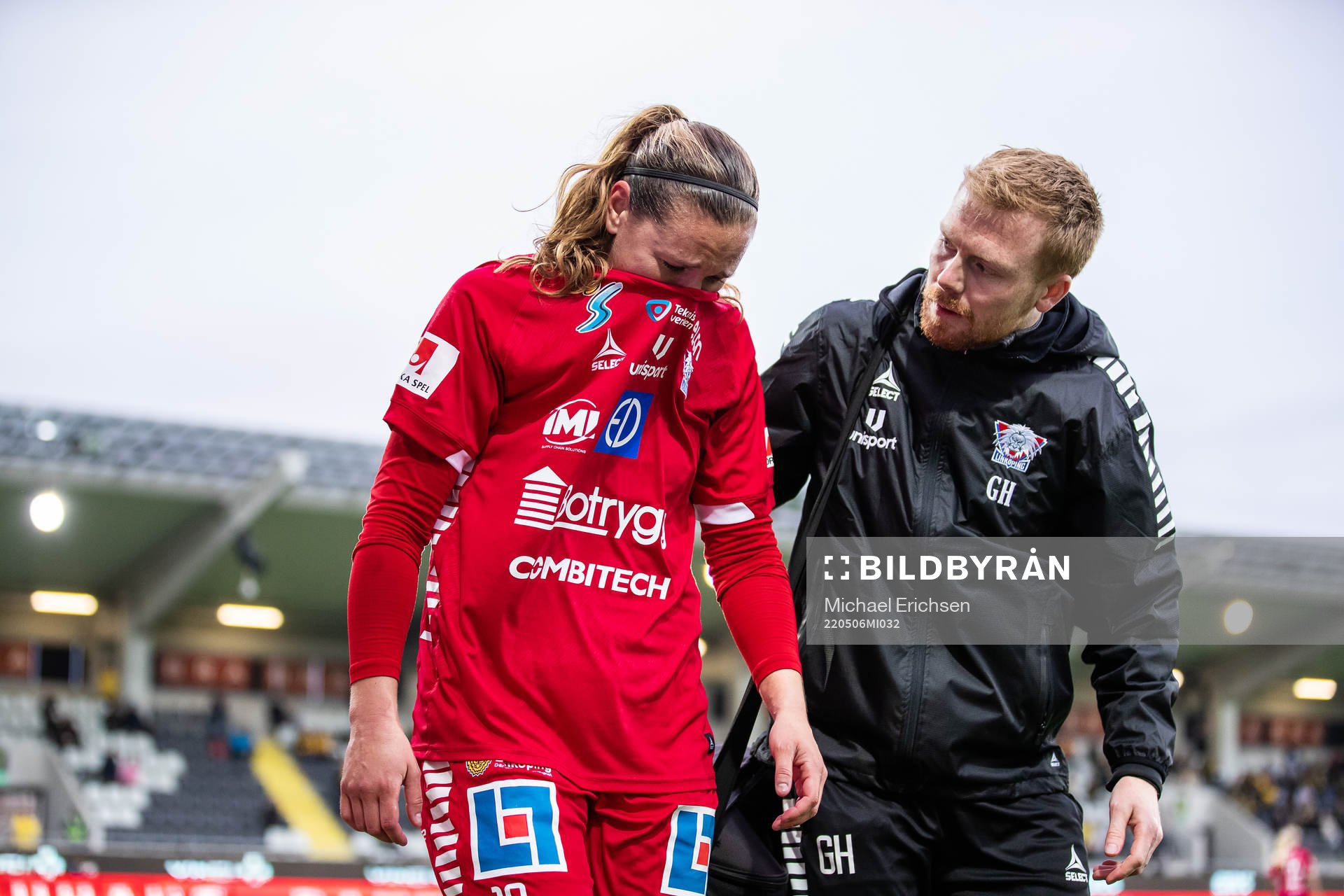 Linköpings Emma Lennartsson lämnar planen