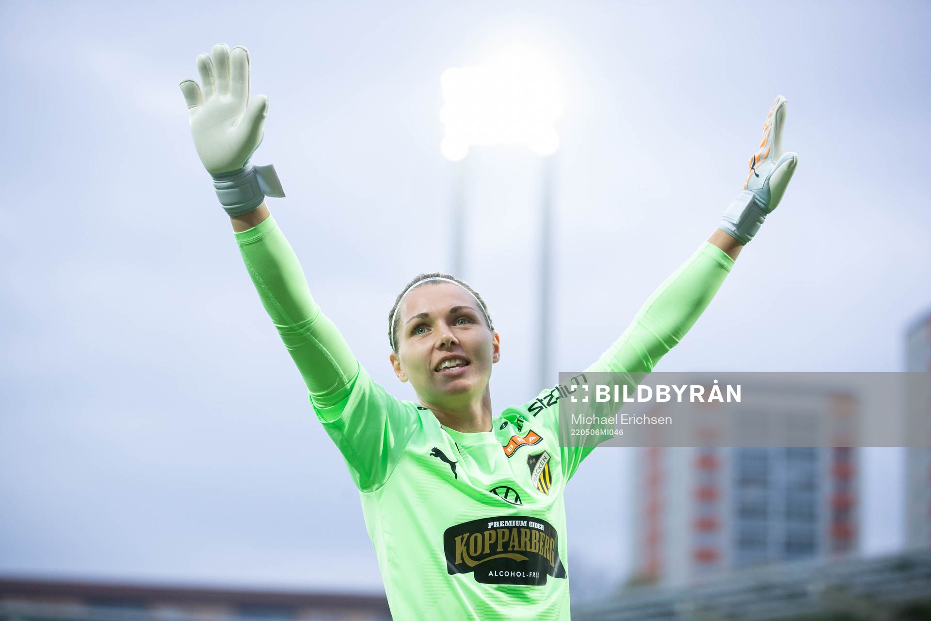 Häckens målvakt Jennifer Falk jublar