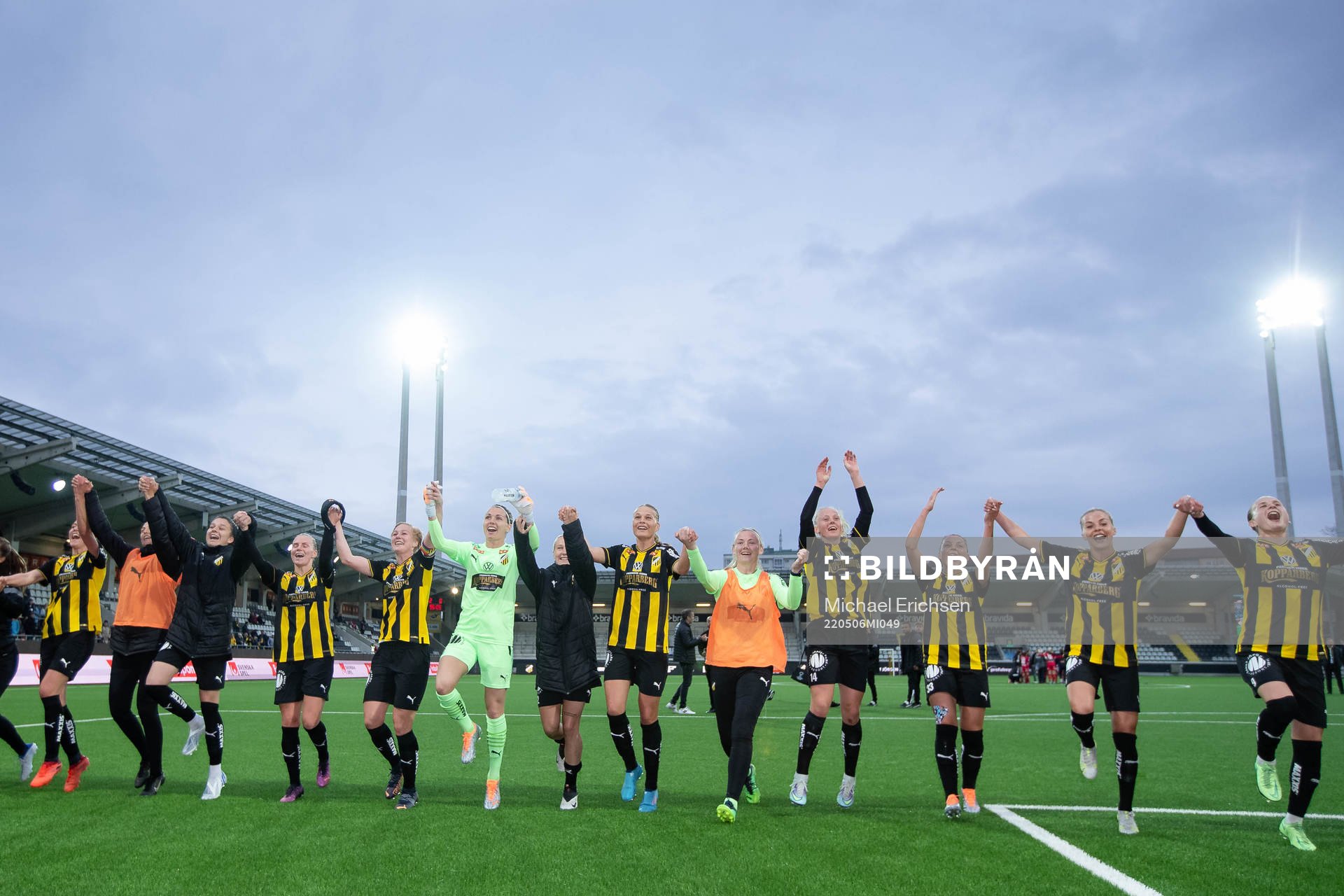 Häckens spelare jublar
