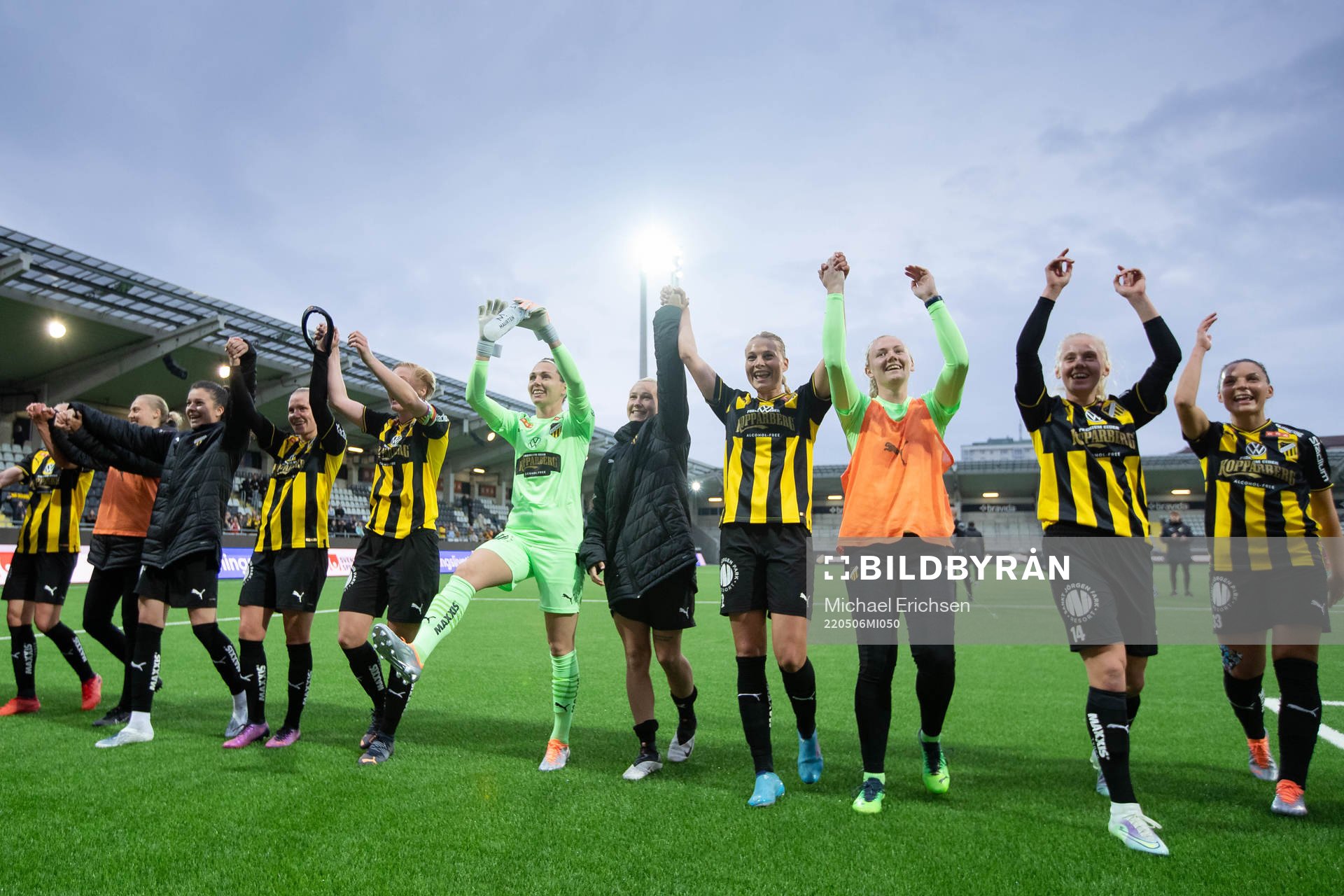 Häckens spelare jublar