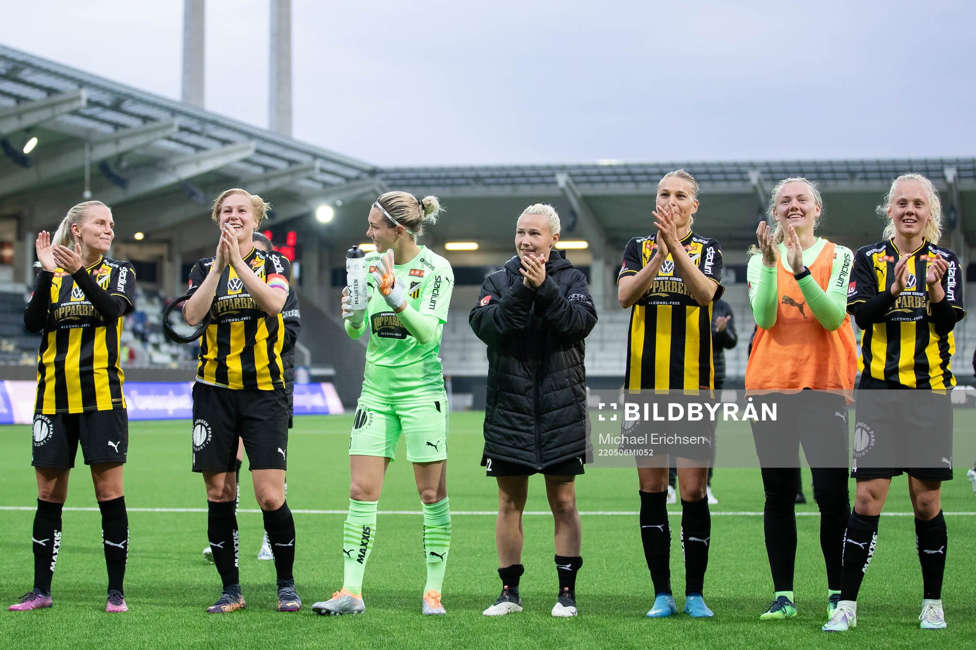 Häckens spelare jublar