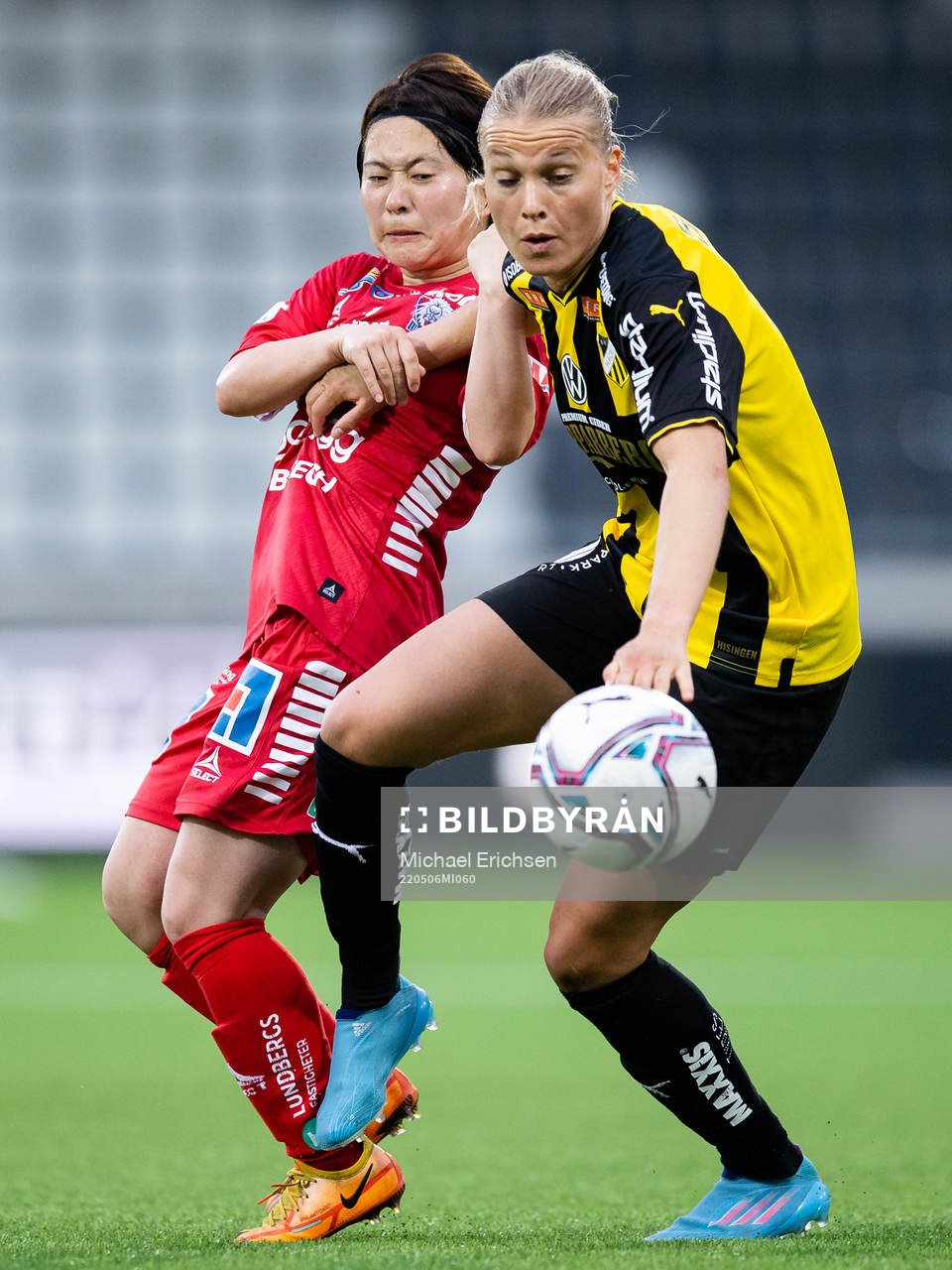 Linköpings Yuka Momiki och Häckens Stine Larsen