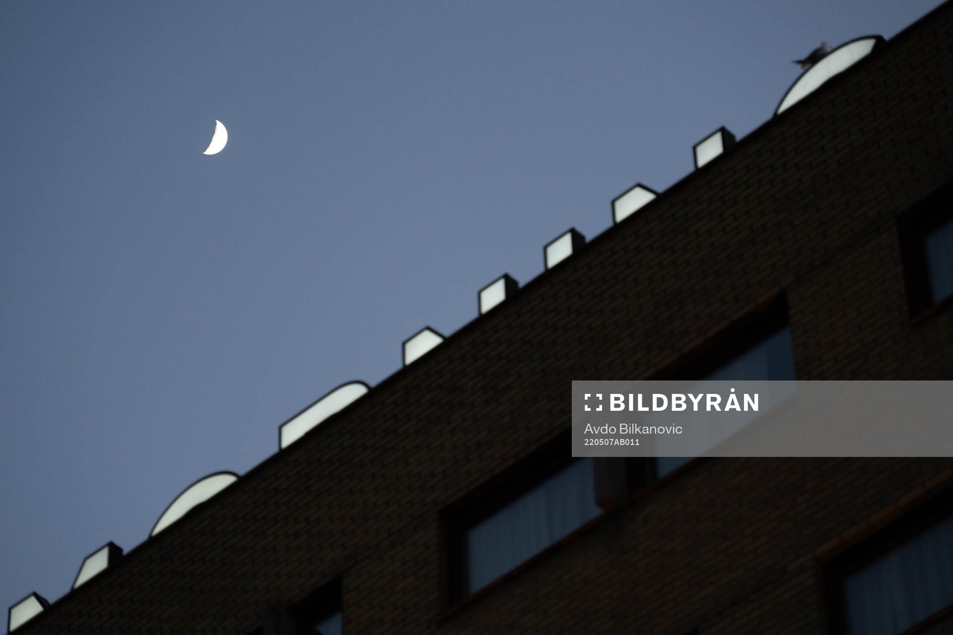 Månen utanför Good Morning Hotel