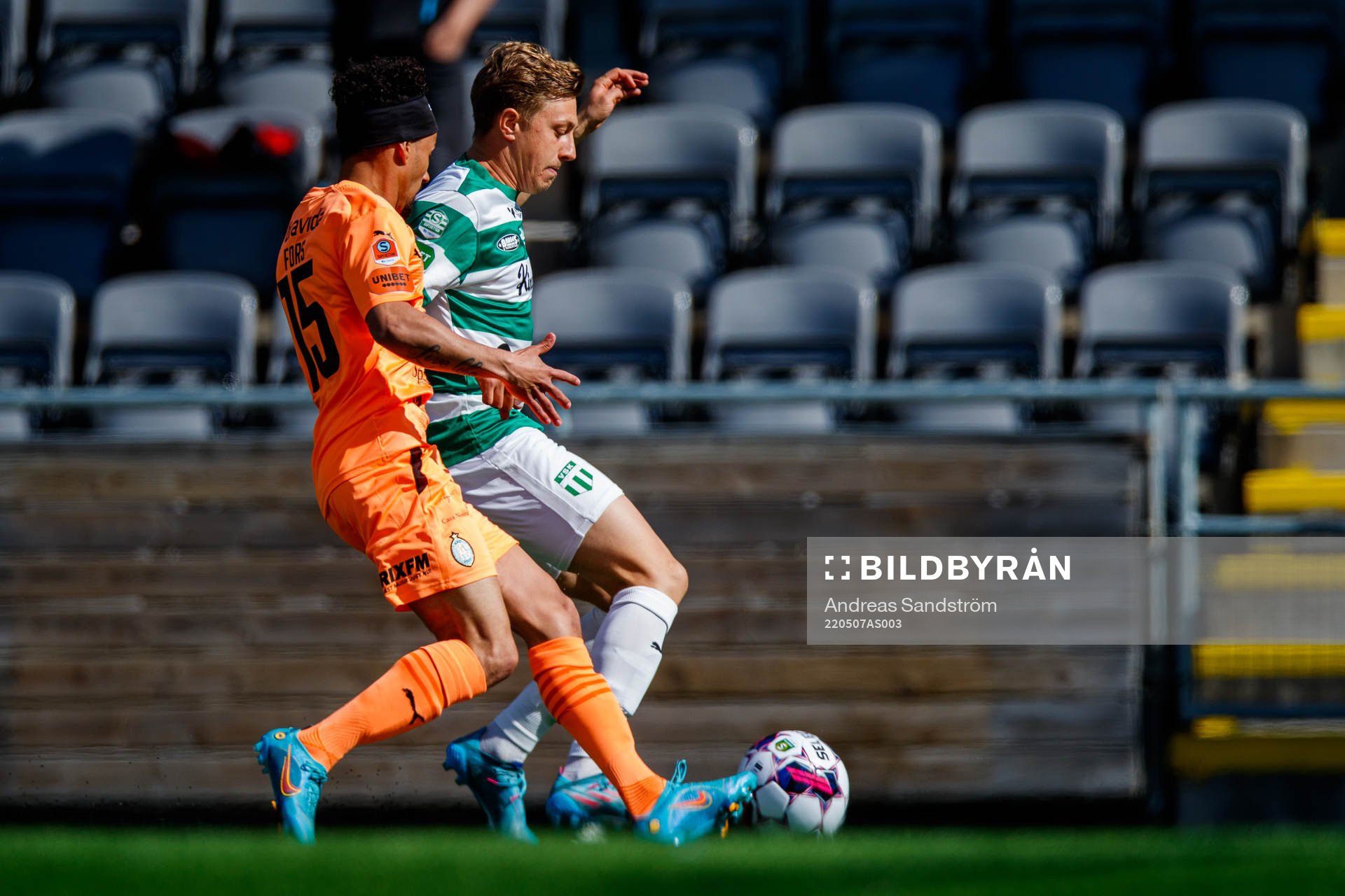 Västerås Simon Gefvert och AFC Eskilstunas Viktor Fors