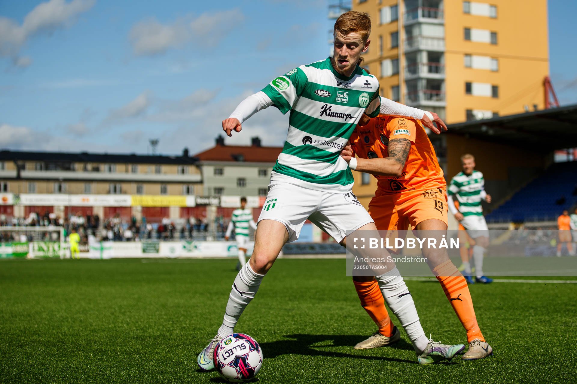 Västerås Daniel Ask och AFC Eskilstunas Felix Michel