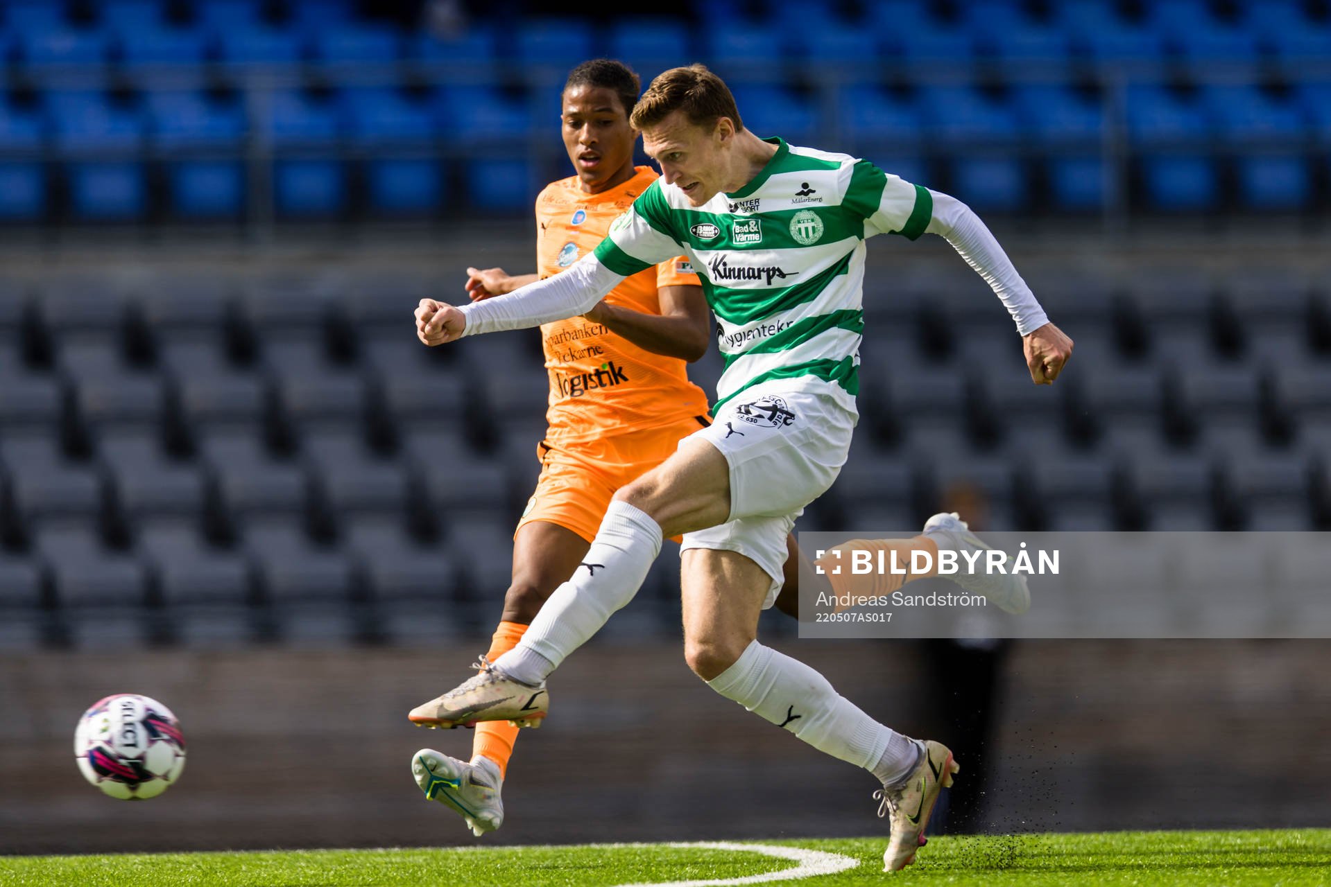 Västerås Viktor Granath och AFC Eskilstunas Mikael