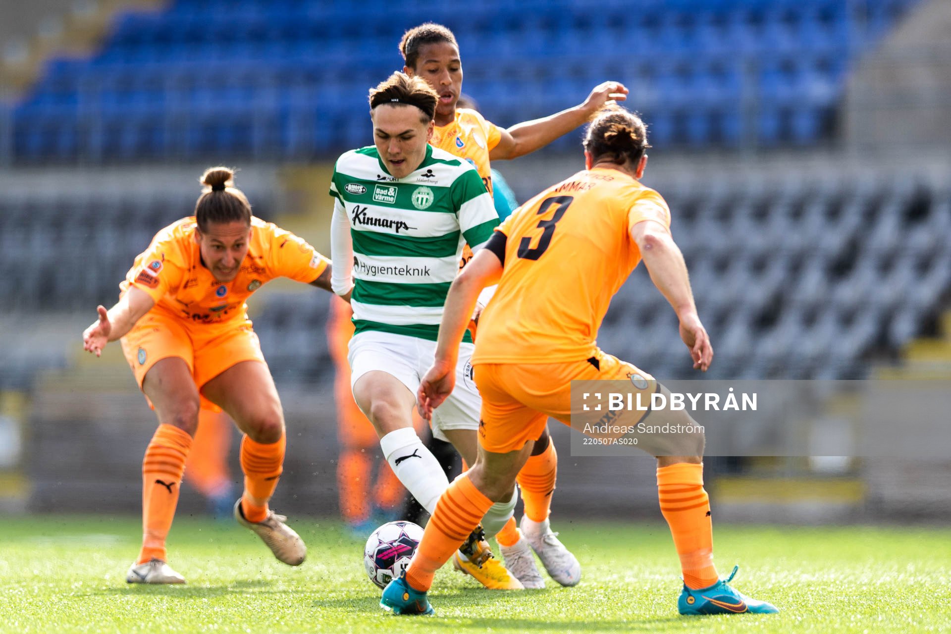 Västerås Miguel Sandberg och AFC Eskilstunas Abdelkarim