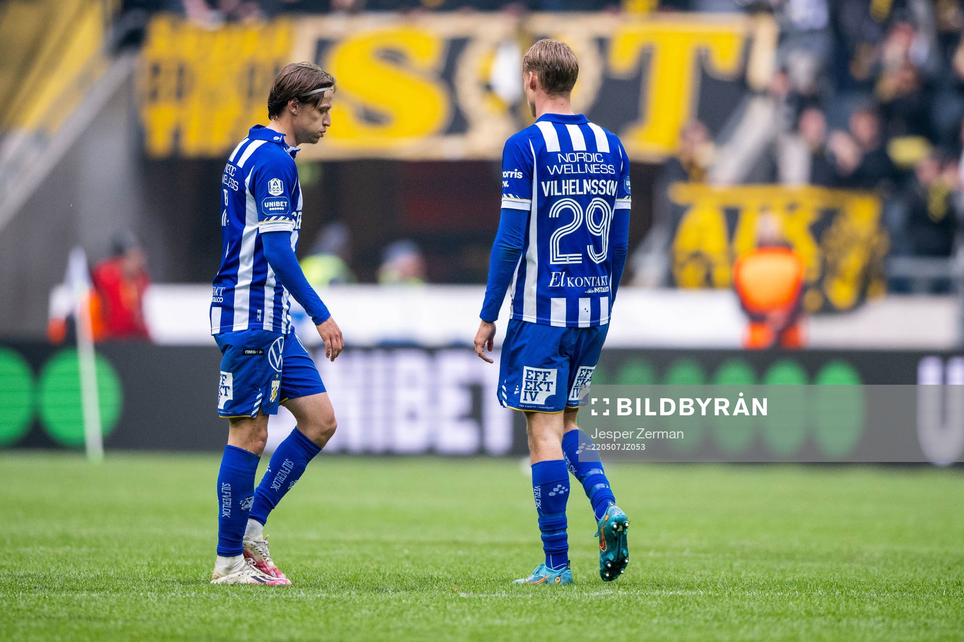 IFK Göteborgs Simon Thern och Oscar Vilhelmsson deppar