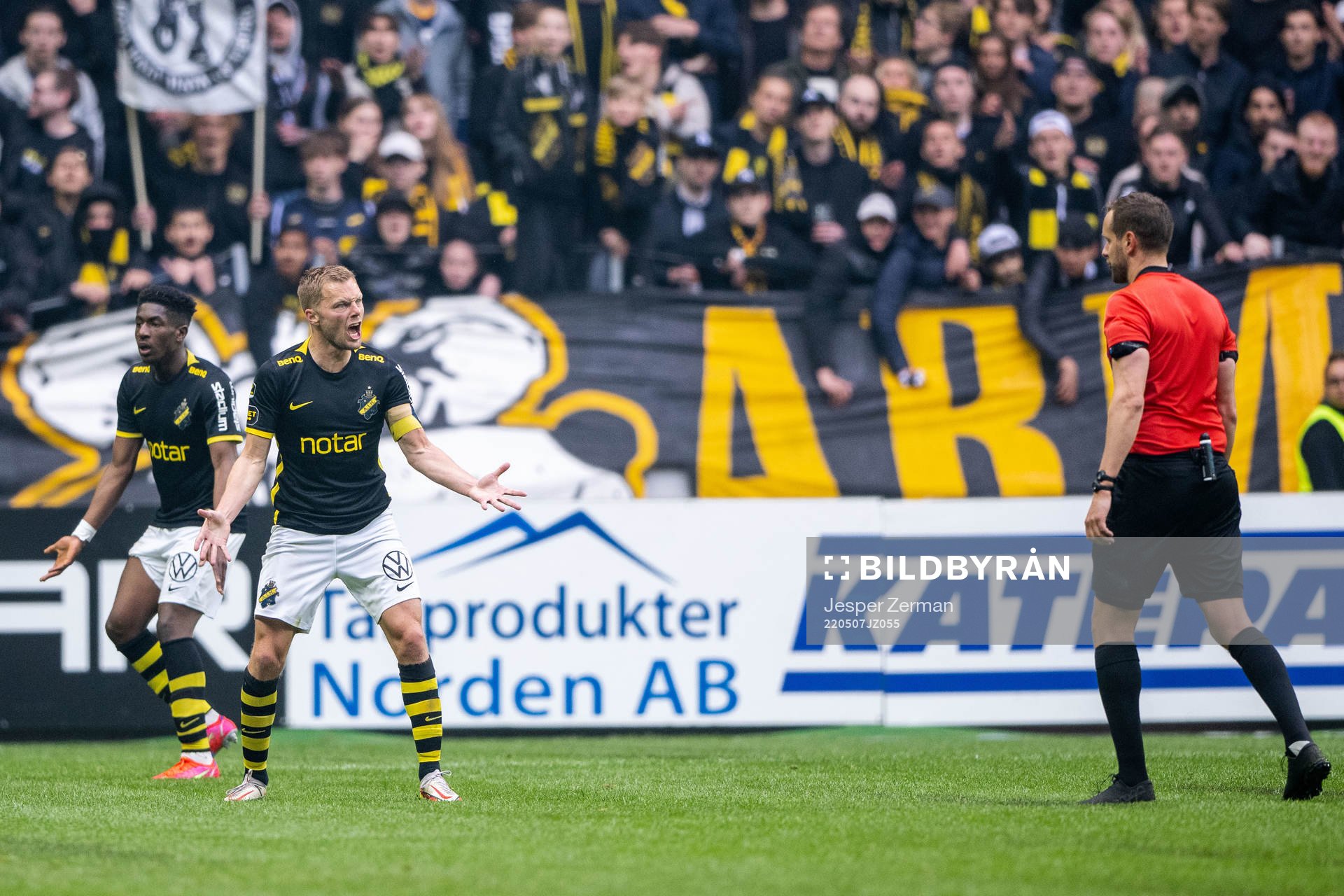 s Sebastian Larsson reagerar