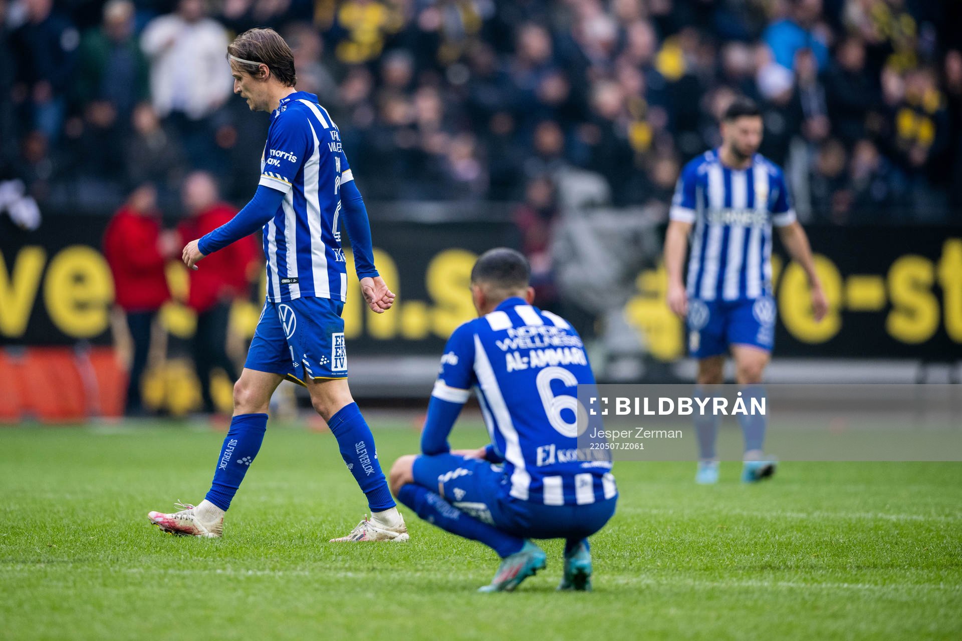 IFK Göteborgs Simon Thern och Amir Al-Ammari deppar