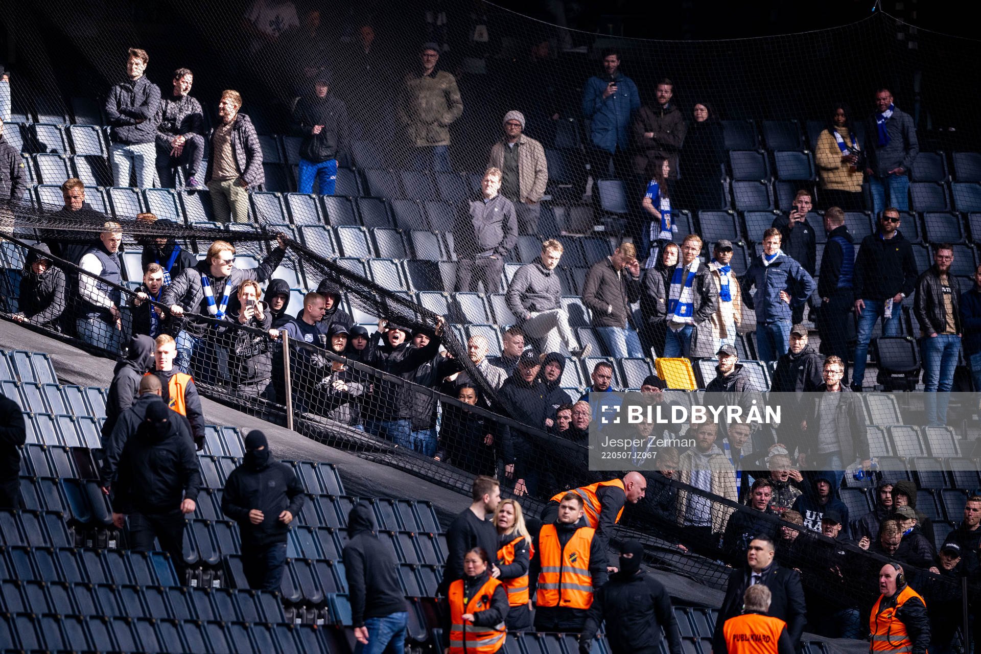 s och IFK Göteborgs supportrar i bråk