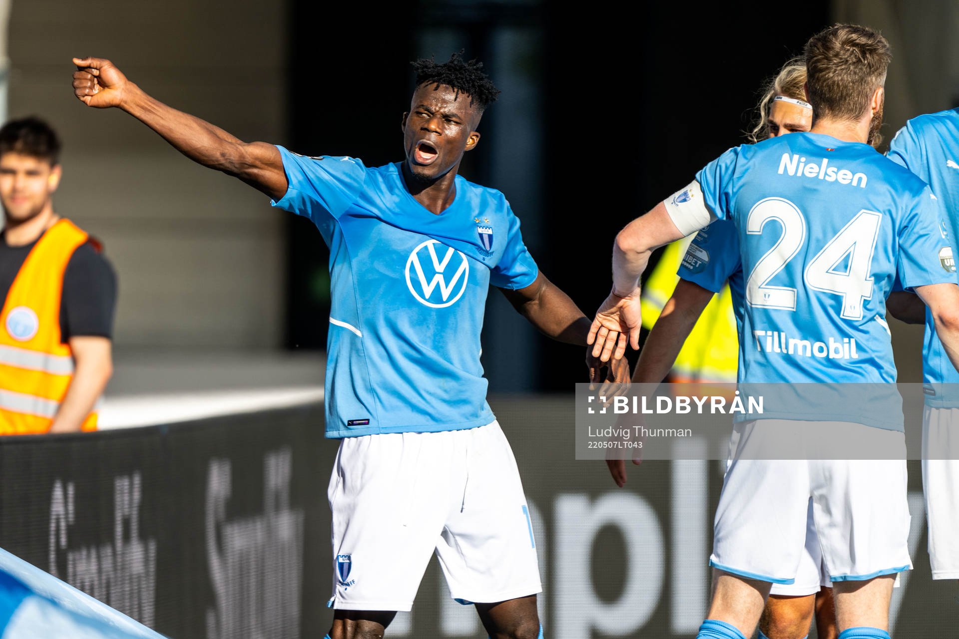 Malmö FFs Malik Abubakari jublar efter 1-0 under fotbollsmatchen i Allsvenskan mellan Malmö FF och Mjällby den 7 maj 2022 i Malmö. 