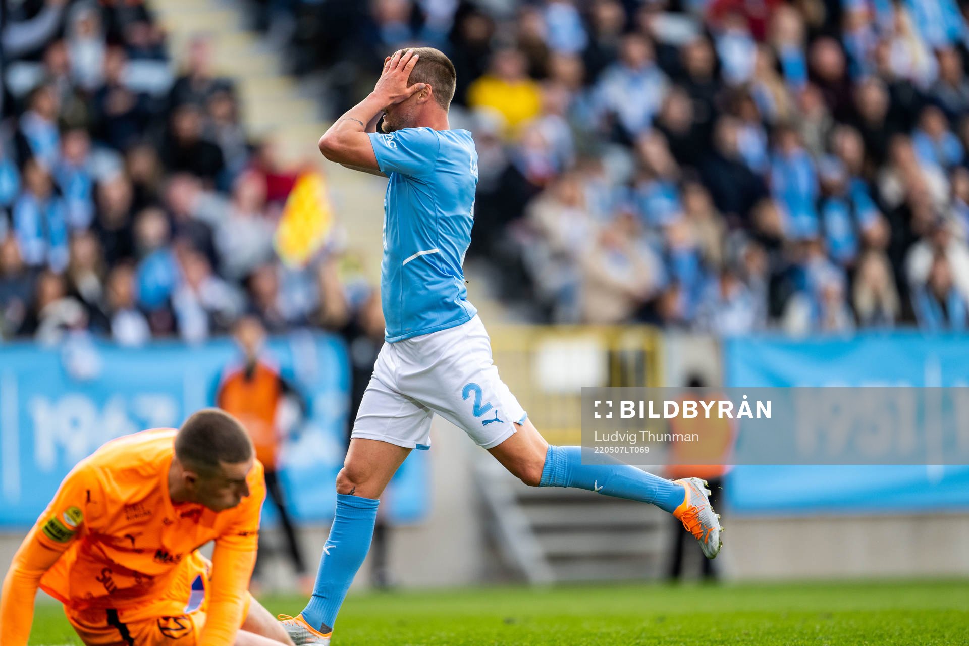Malmö FFs Eric Larsson deppar